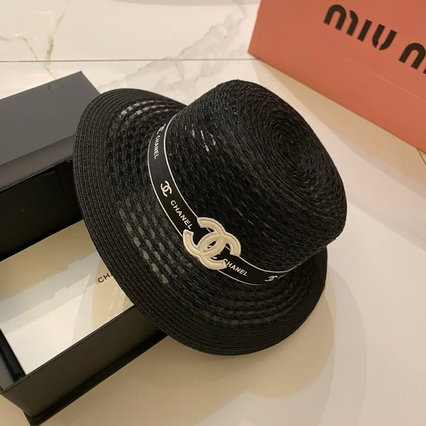 Головные Уборы Chanel 17498282