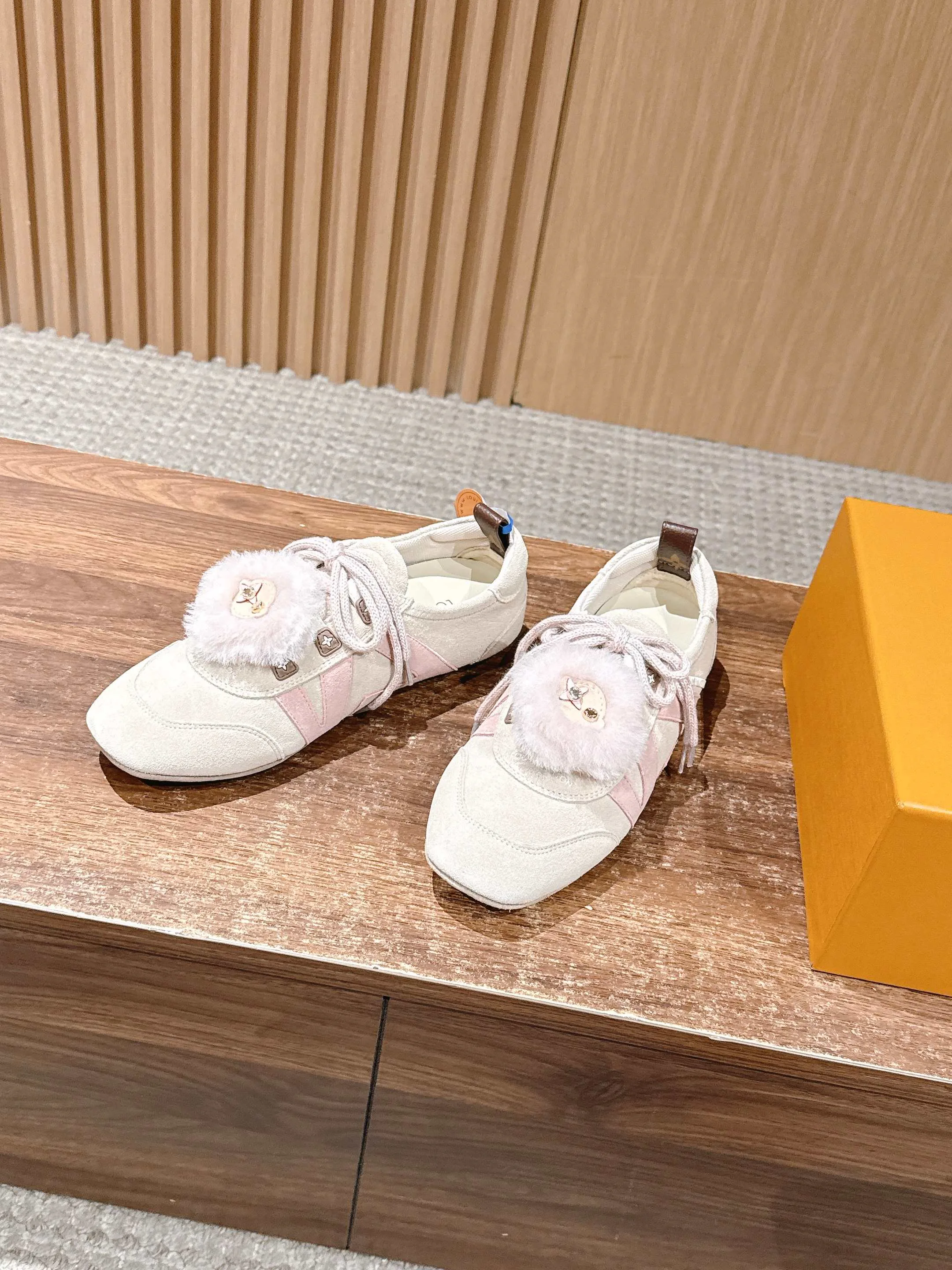 Кроссовки Женские Louis Vuitton 1483931