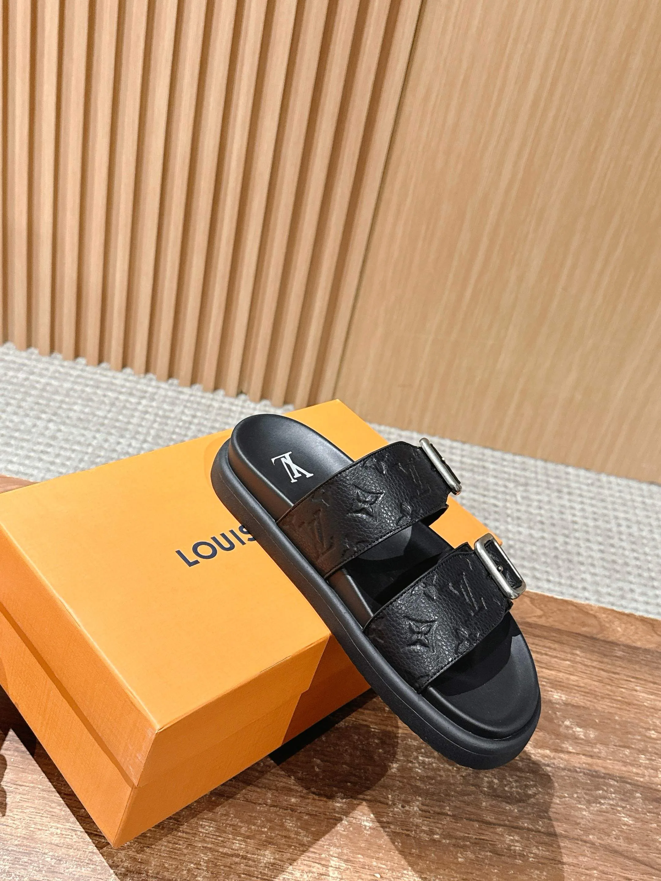 Шлепанцы Мужские Louis Vuitton 68838