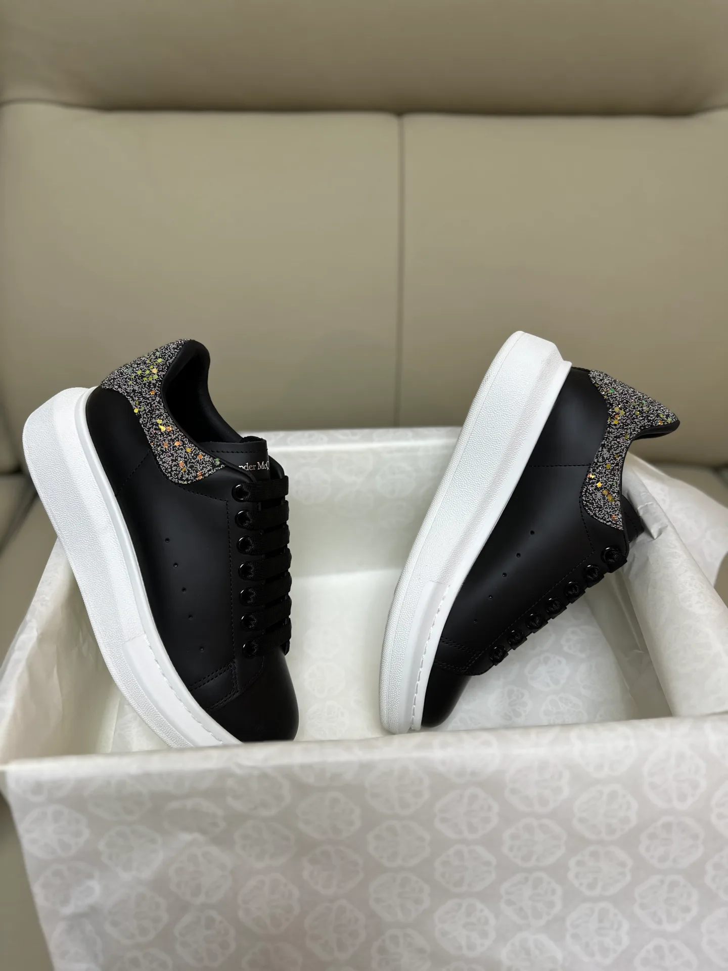 Кроссовки Женские Alexander Mcqueen 18616786