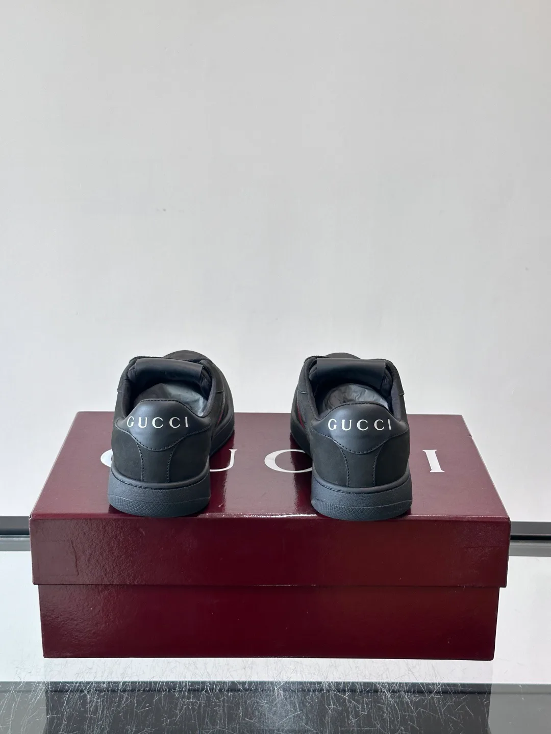Кроссовки Женские Gucci 18102027