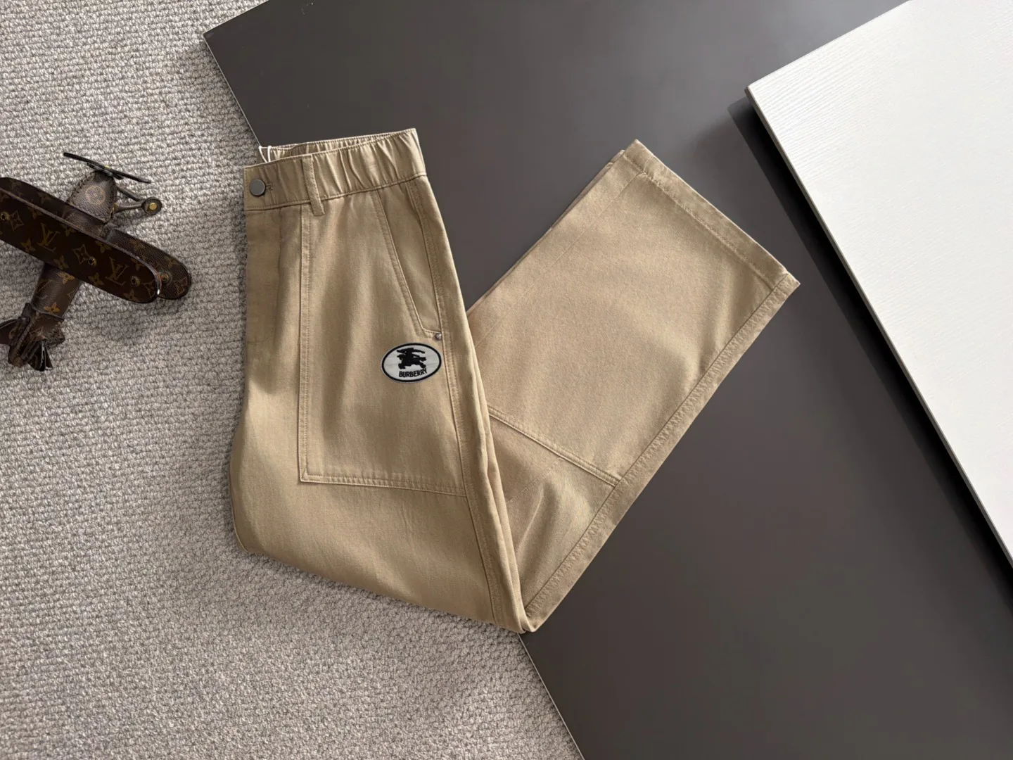 Брюки Мужские Burberry 17557499