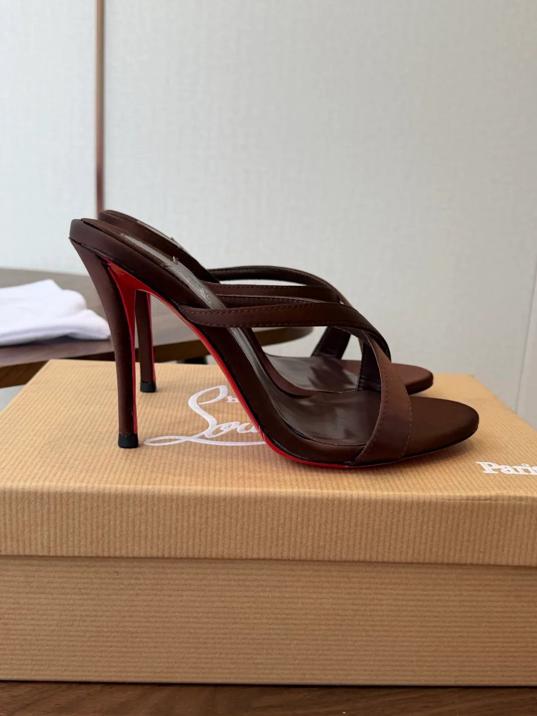 Босоножки Женские Christian Louboutin 18183092