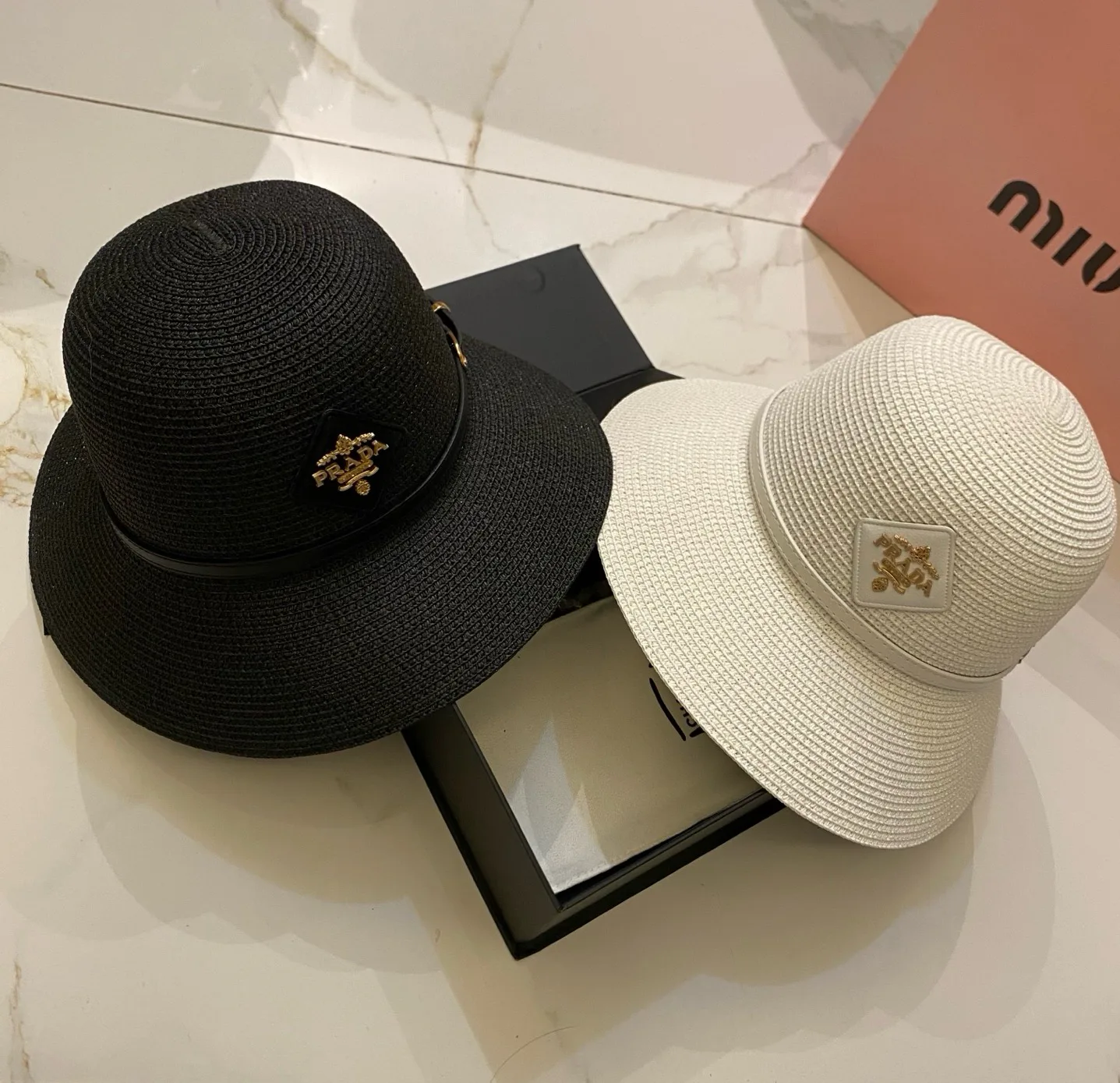 Головные Уборы Prada 17498293