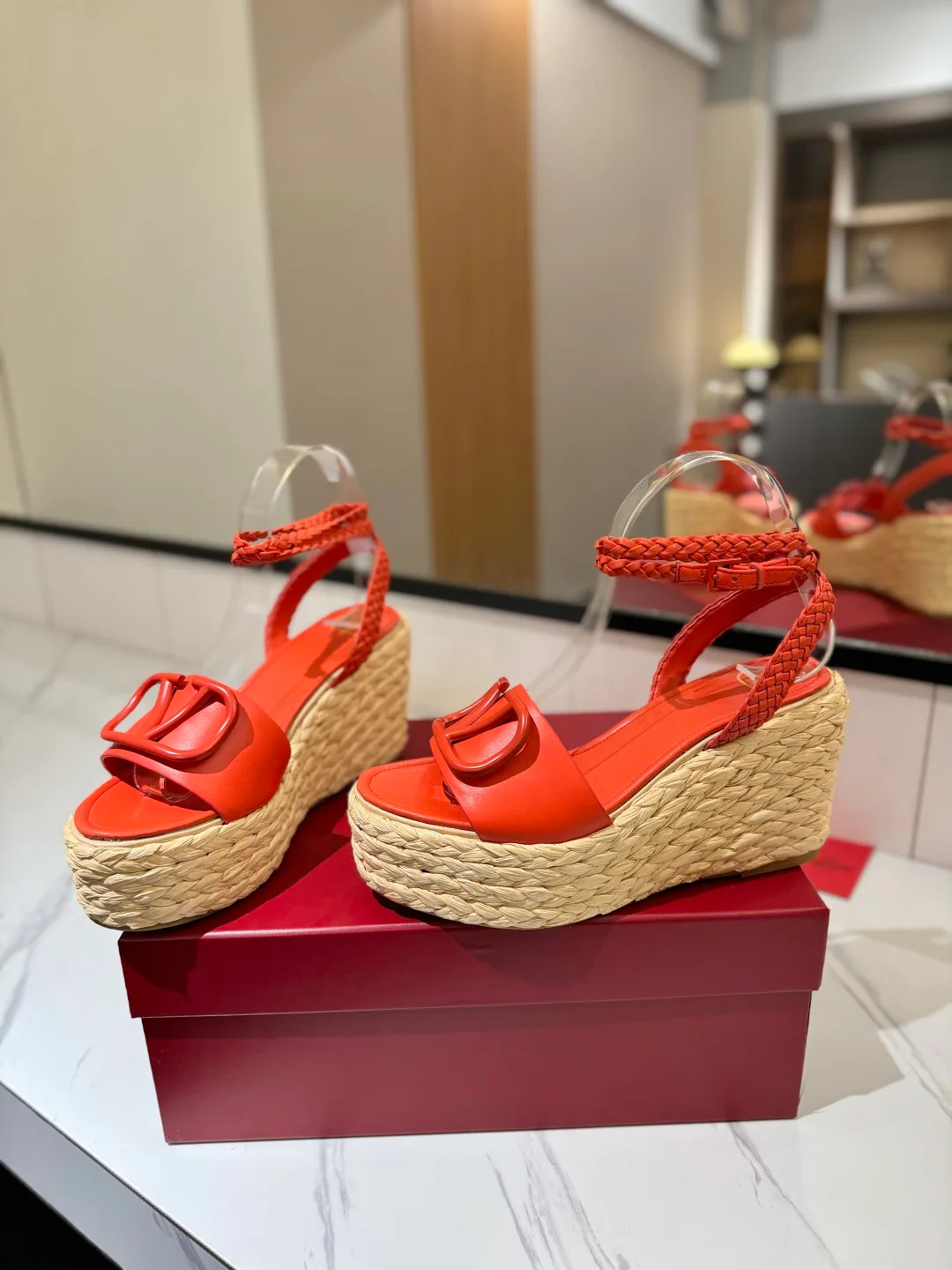 Босоножки Женские Valentino 17946616