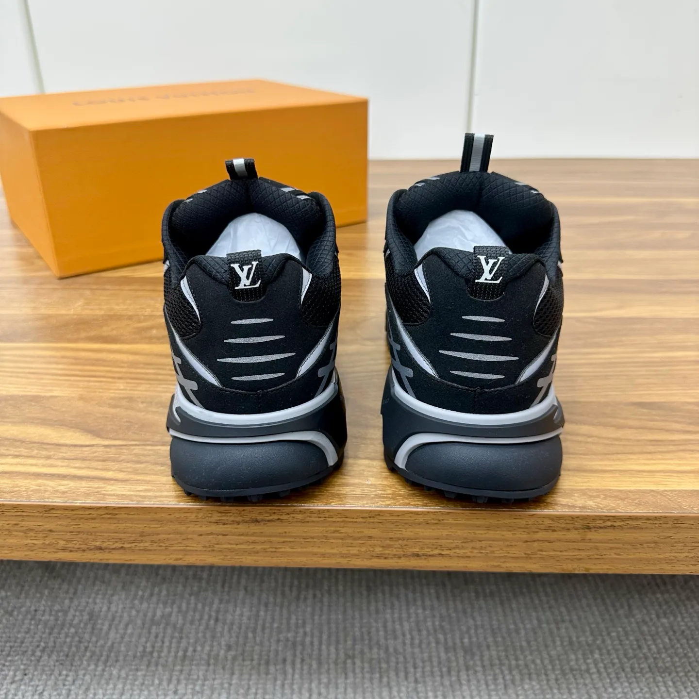 Кроссовки Мужские Louis Vuitton 17477024