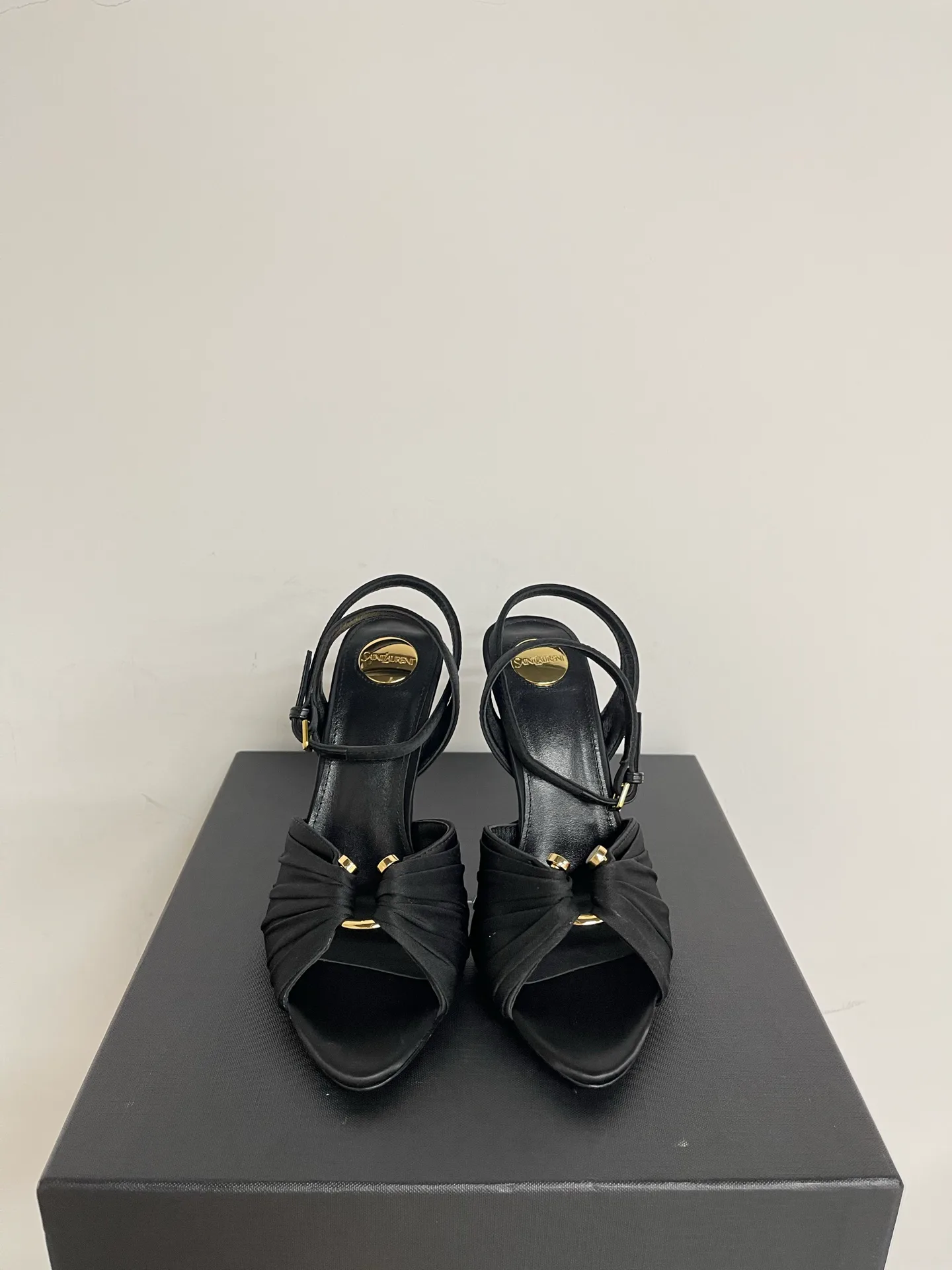 Босоножки Женские Saint Laurent 19686