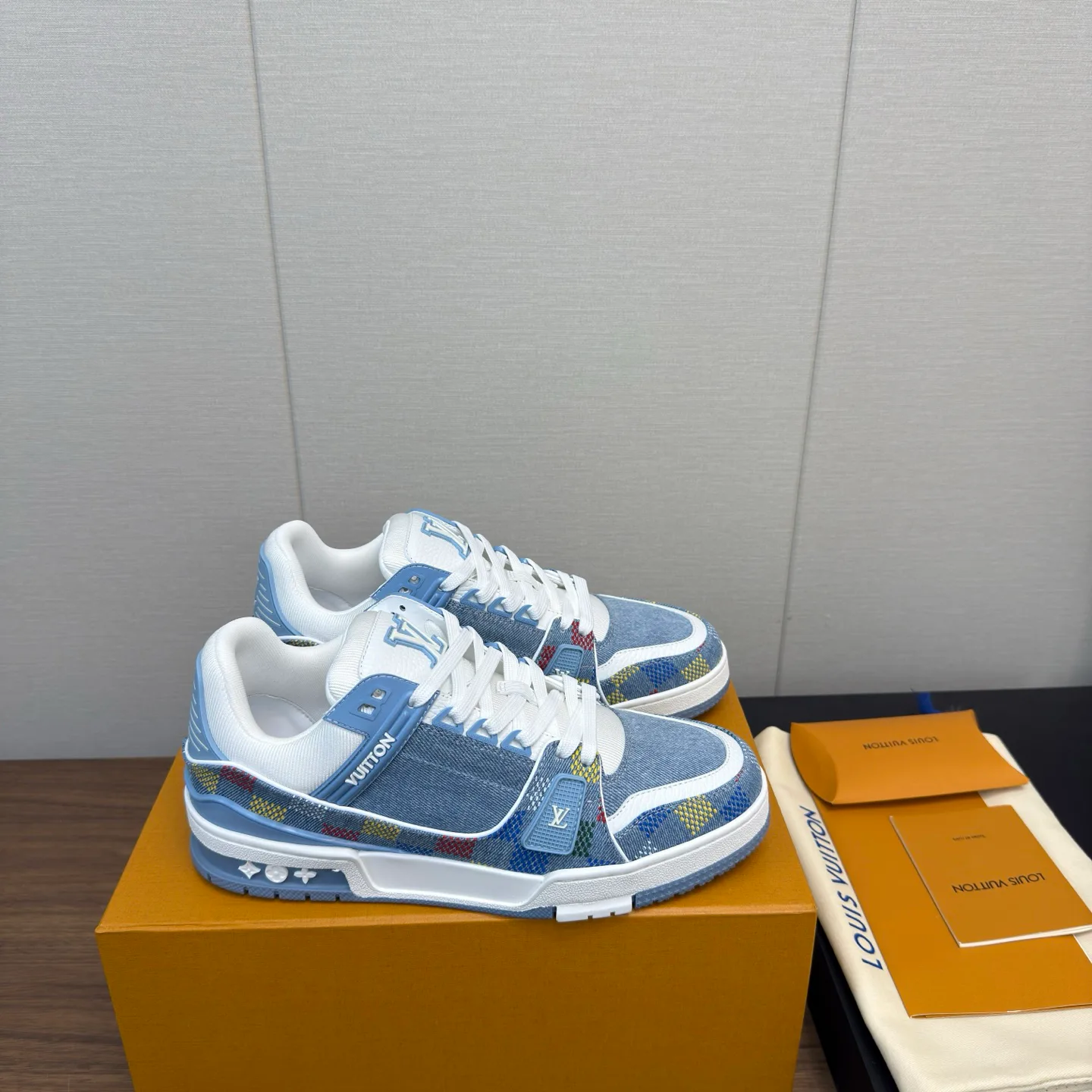 Кроссовки Женские Louis Vuitton 4318171