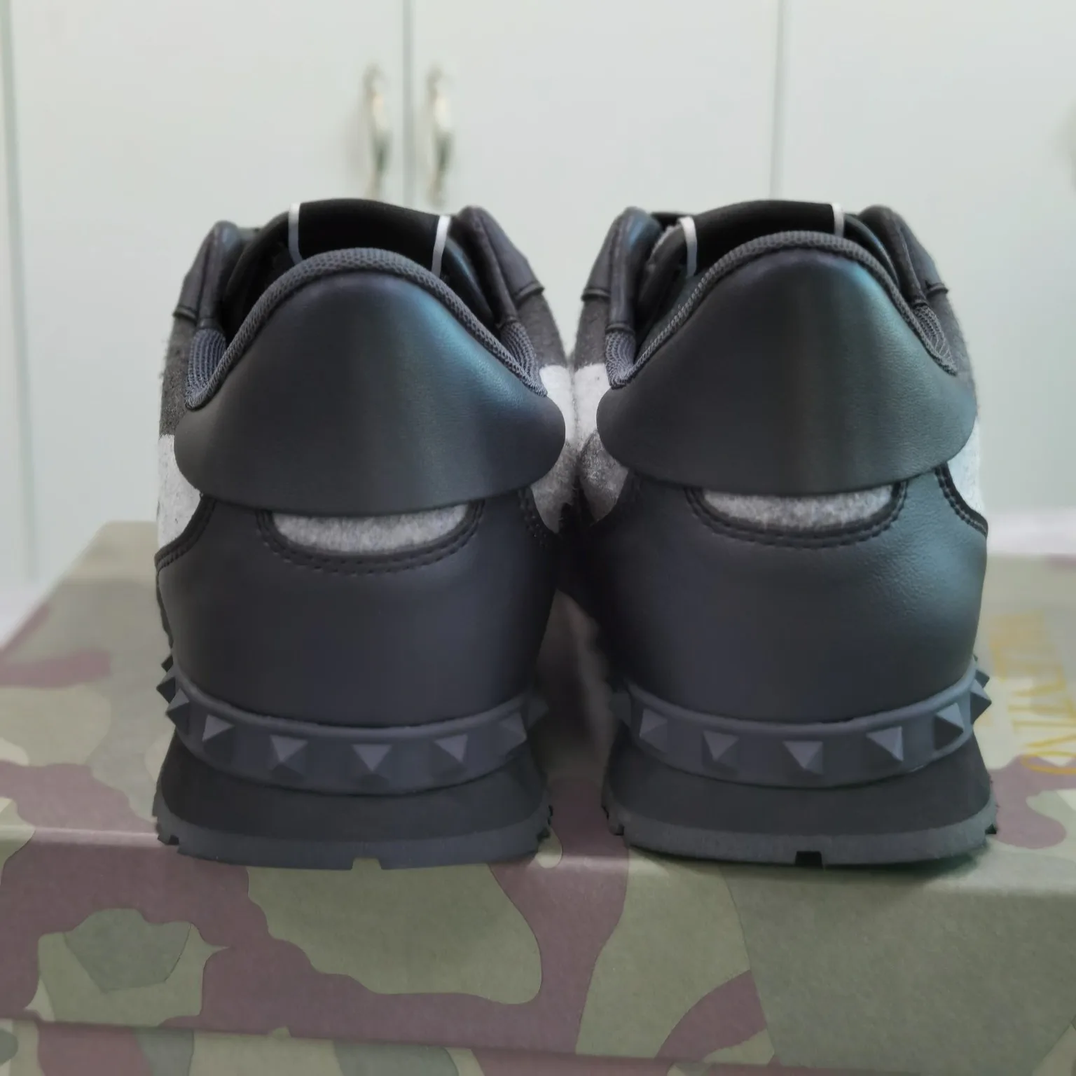 Кроссовки Женские Valentino 10736420