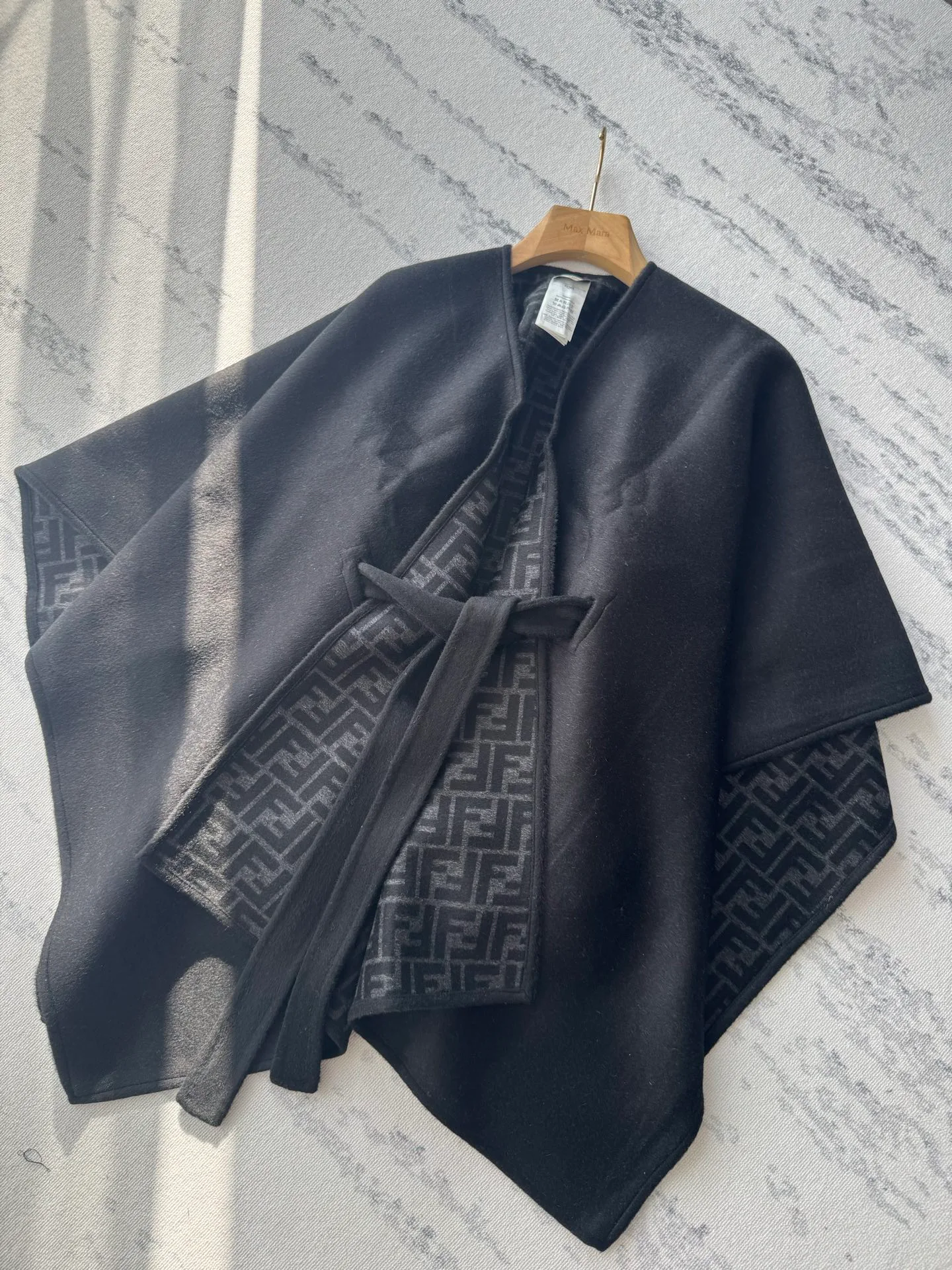 Пальто Женские Fendi 18361622