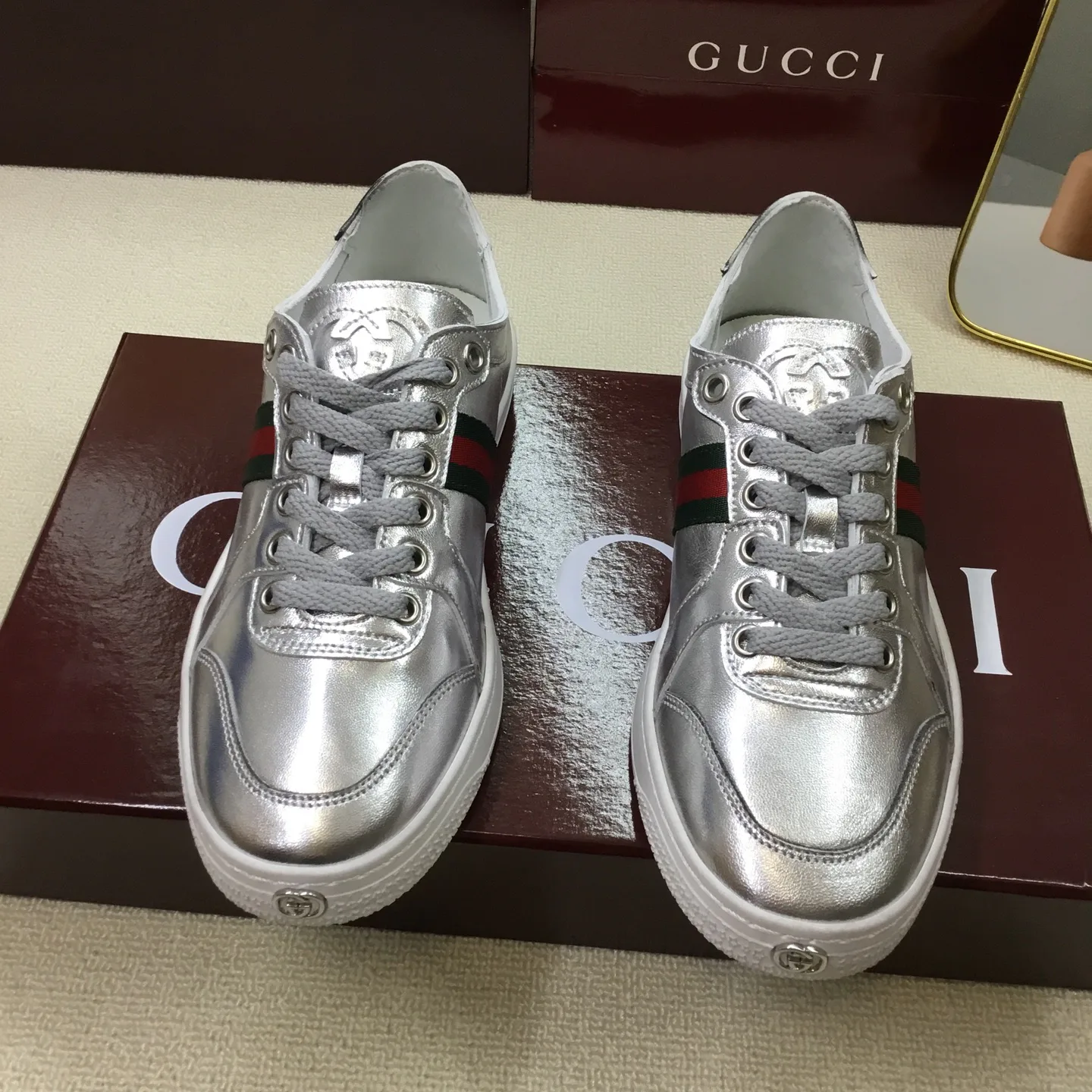 Кроссовки Женские Gucci 16893685