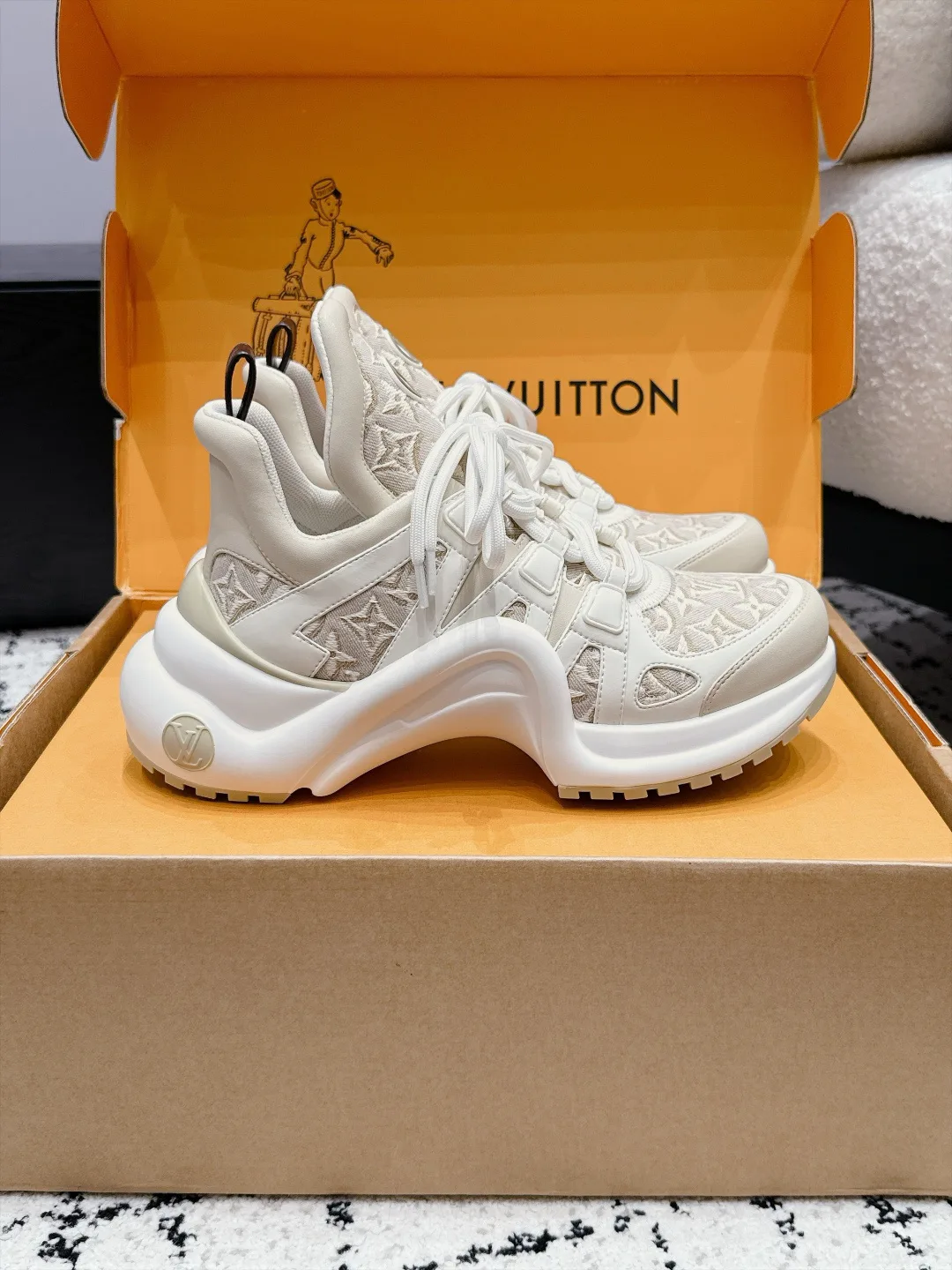 Кроссовки Женские Louis Vuitton 18505471