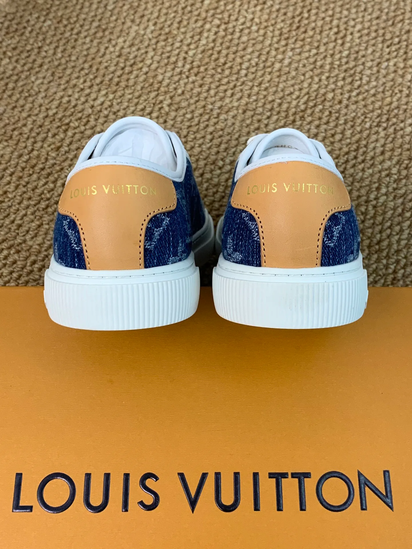 Кроссовки Женские Louis Vuitton 17545203