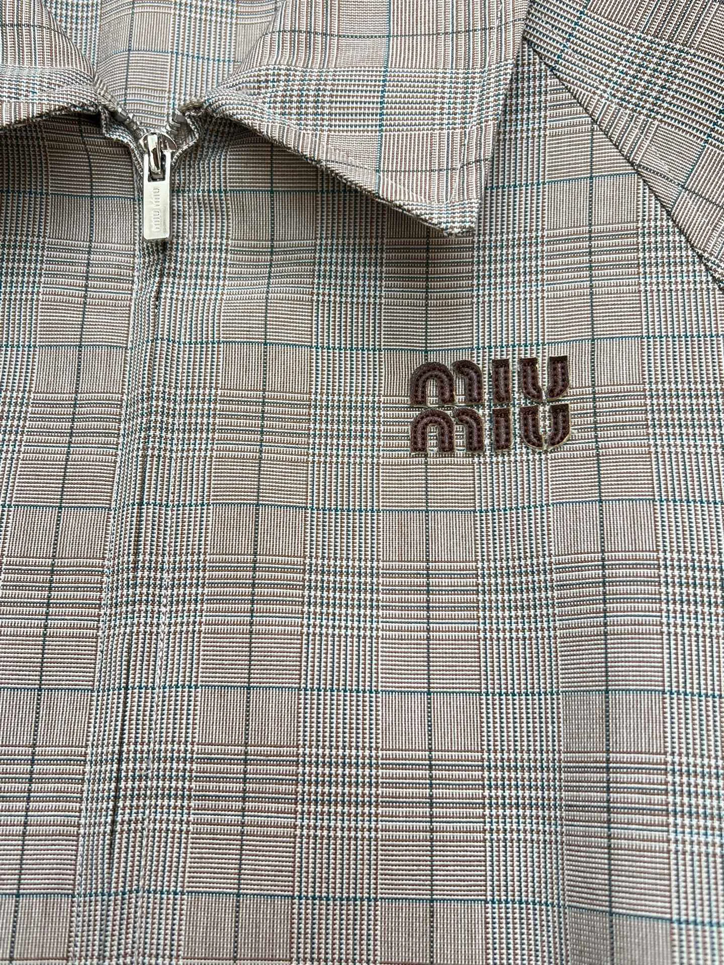 Куртки И Пуховики Женские Miu Miu 17882352