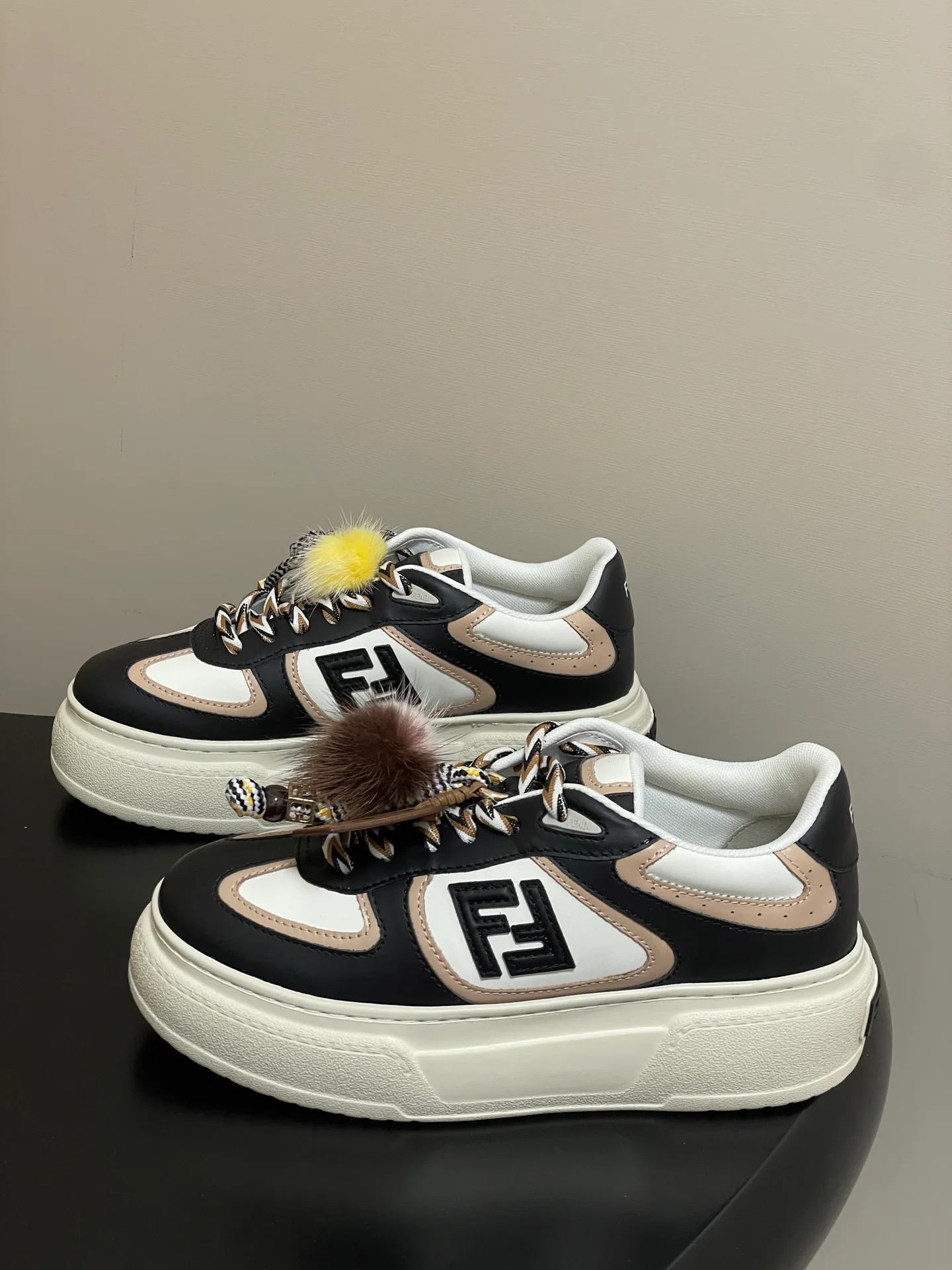 Кроссовки Женские Fendi 436200