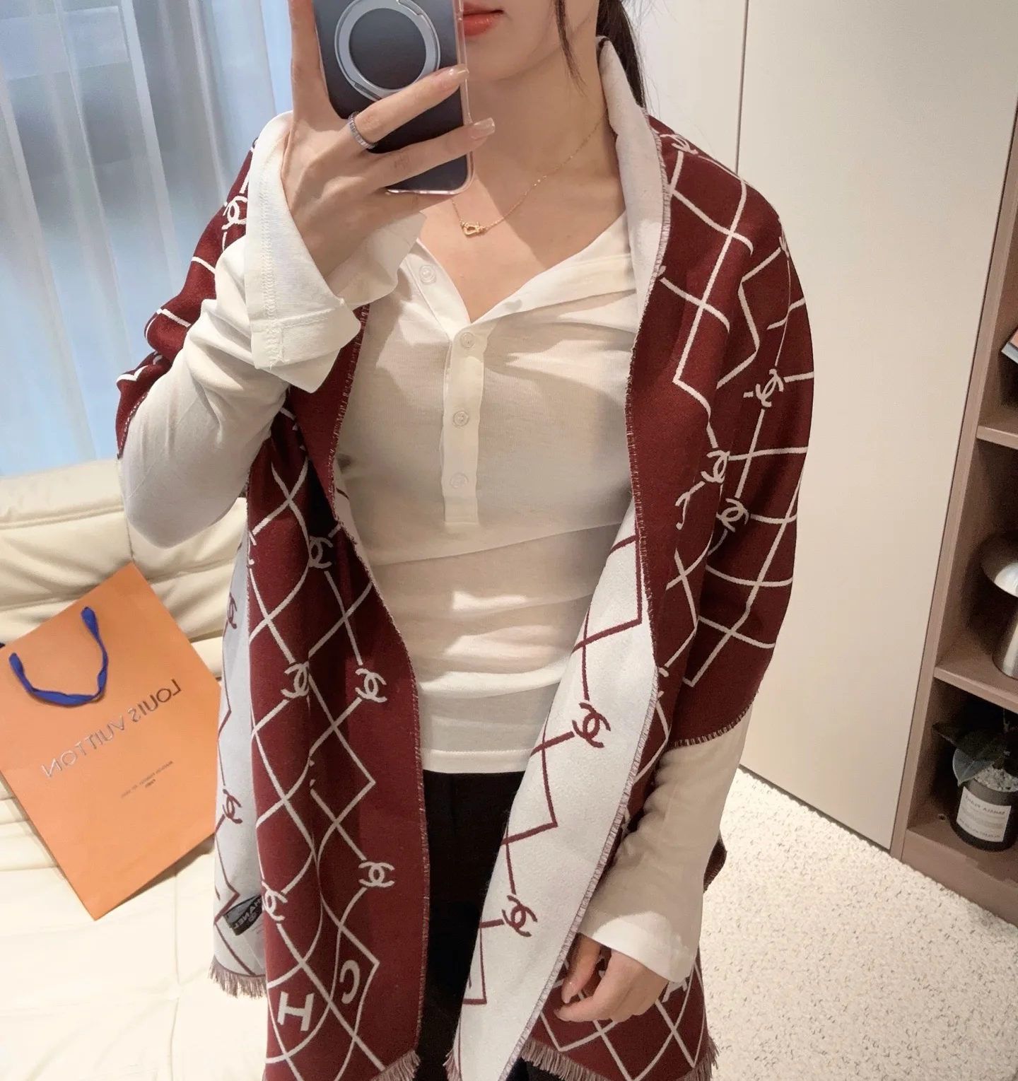 Шарфы Chanel 18675803