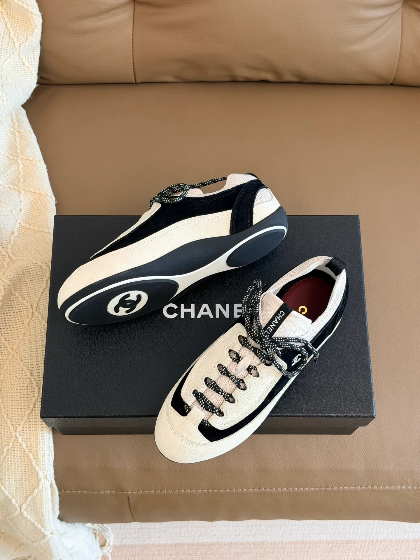 Кроссовки Женские Chanel 17510597