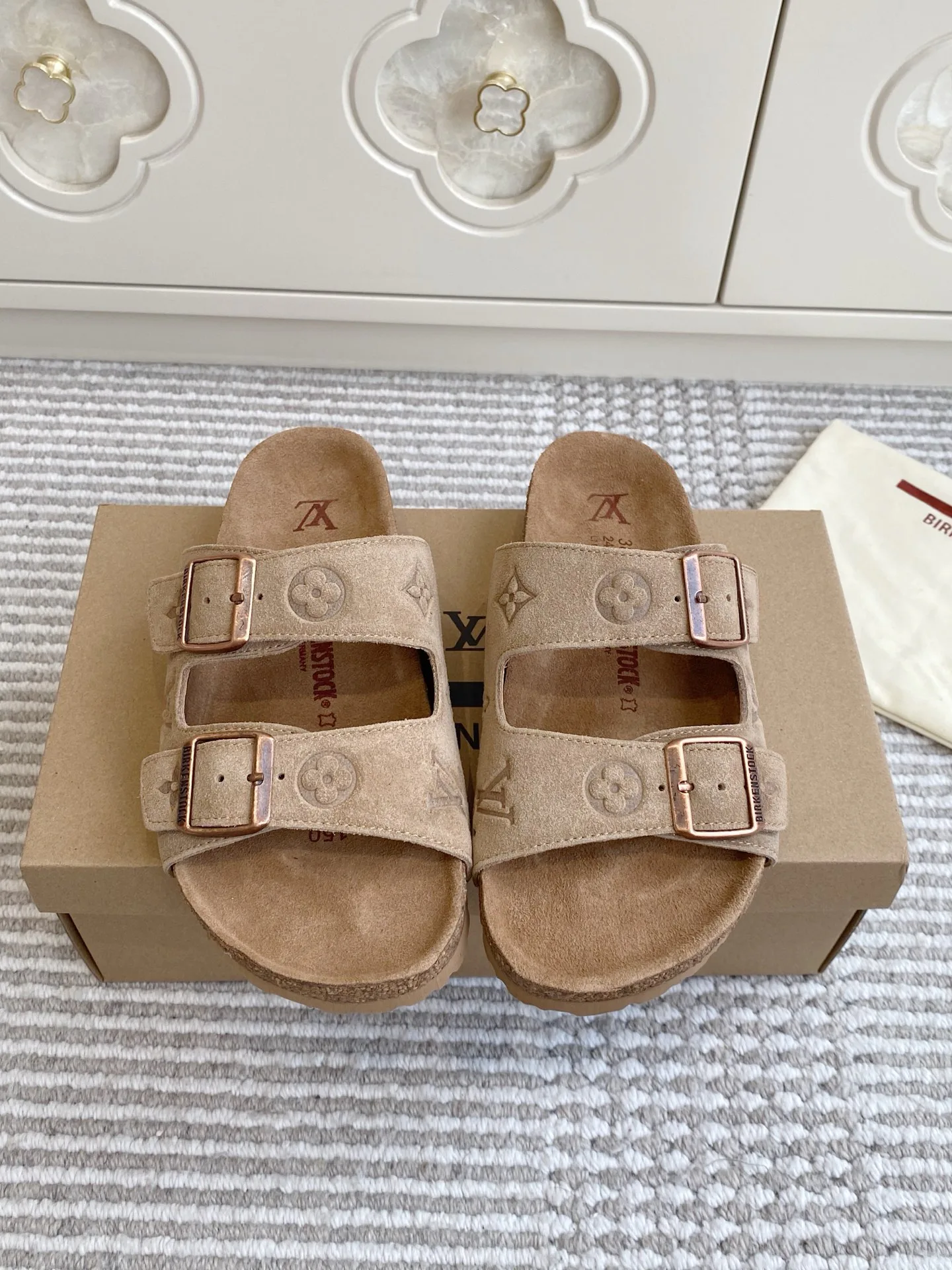 Шлепанцы Женские Louis Vuitton 11599275