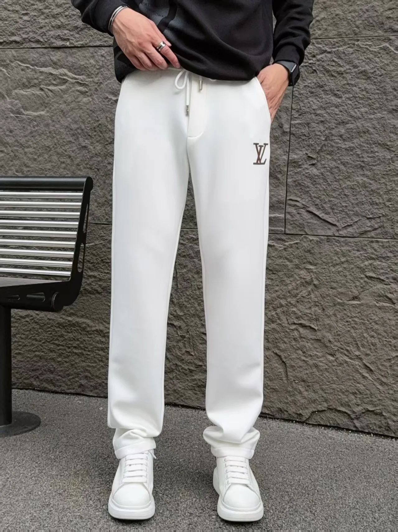 Брюки Женские Louis Vuitton 18178461