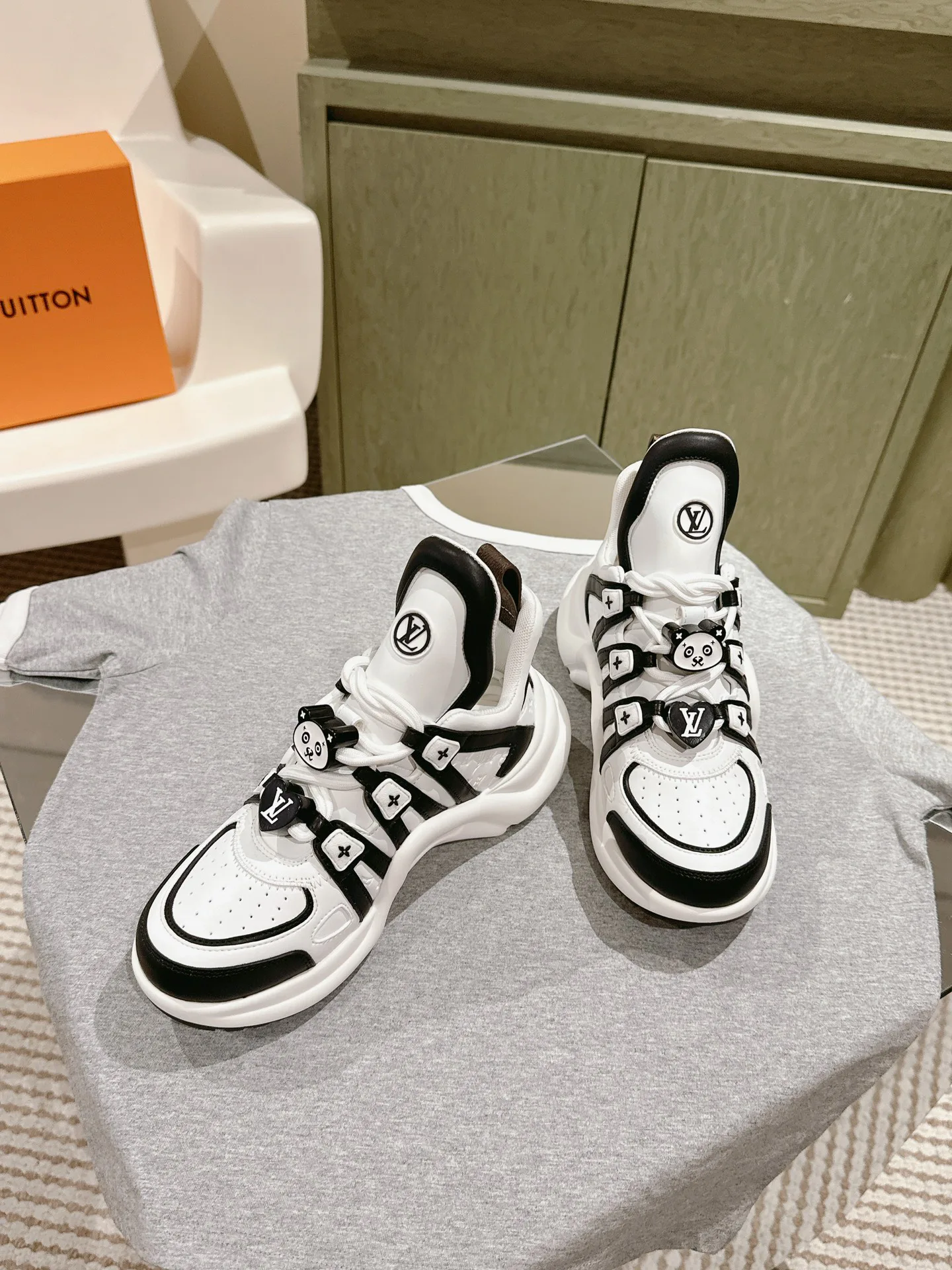 Кроссовки Женские Louis Vuitton 10840479