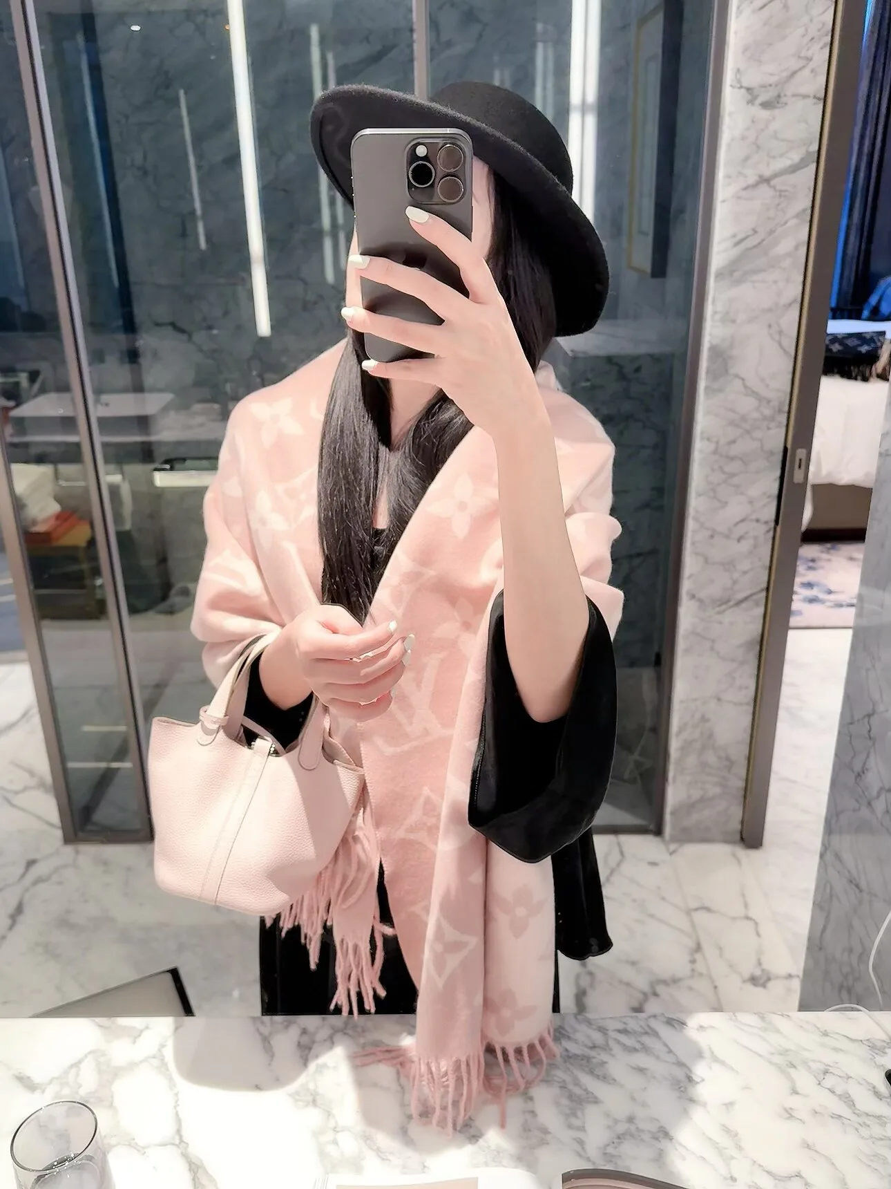 Шарфы Louis Vuitton 18322508