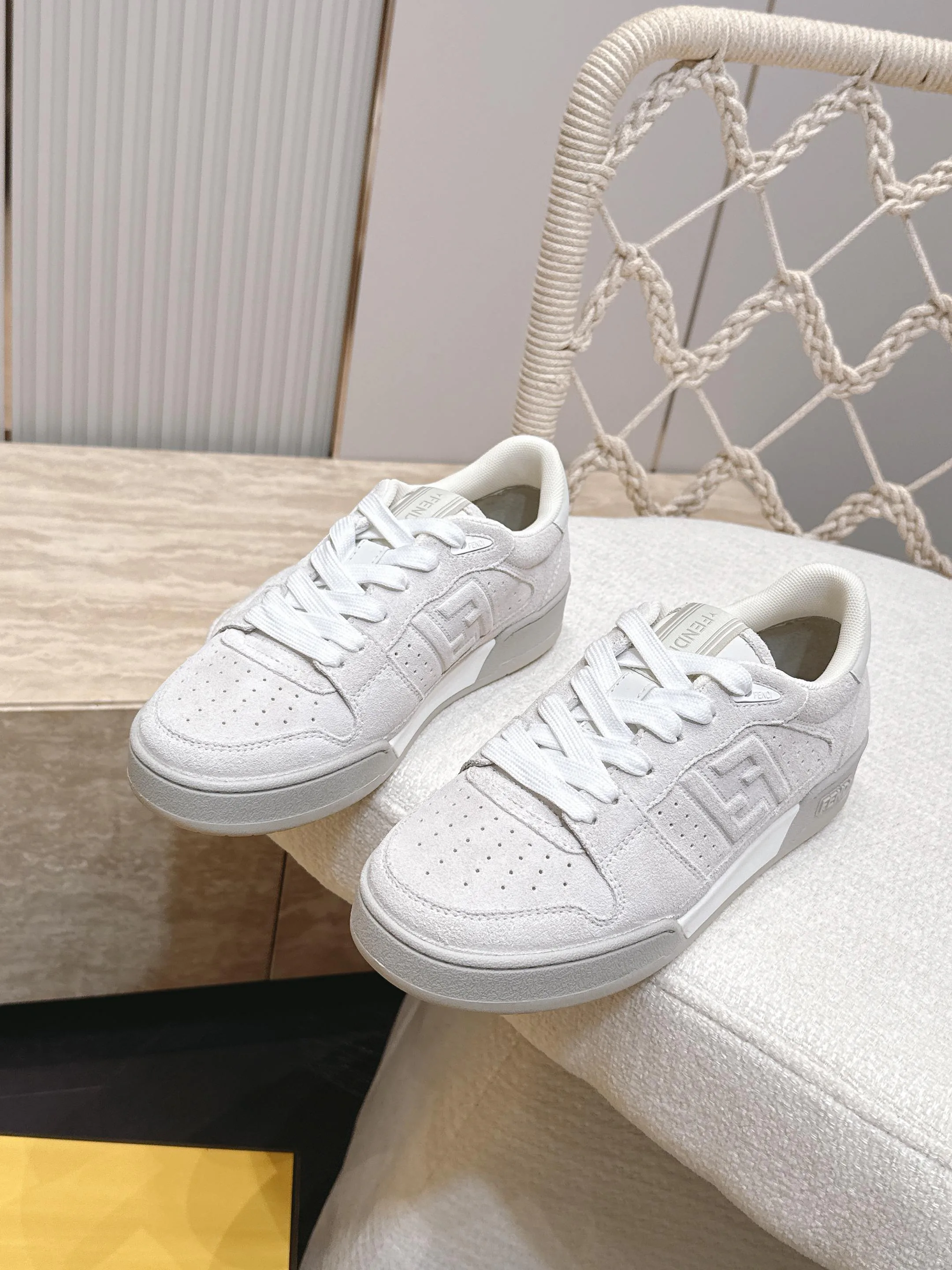 Кроссовки Женские Fendi 17682042