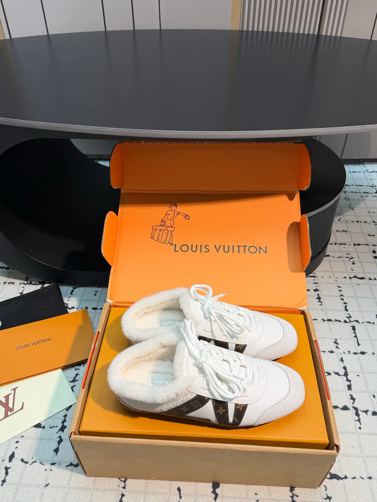 Кроссовки Женские Louis Vuitton 19411162