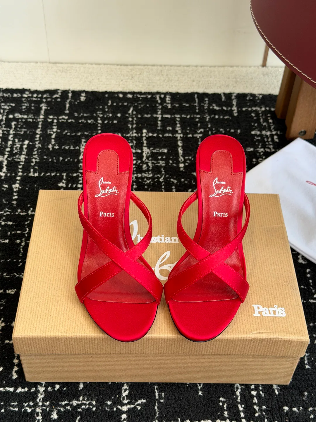 Босоножки Женские Christian Louboutin 17936545