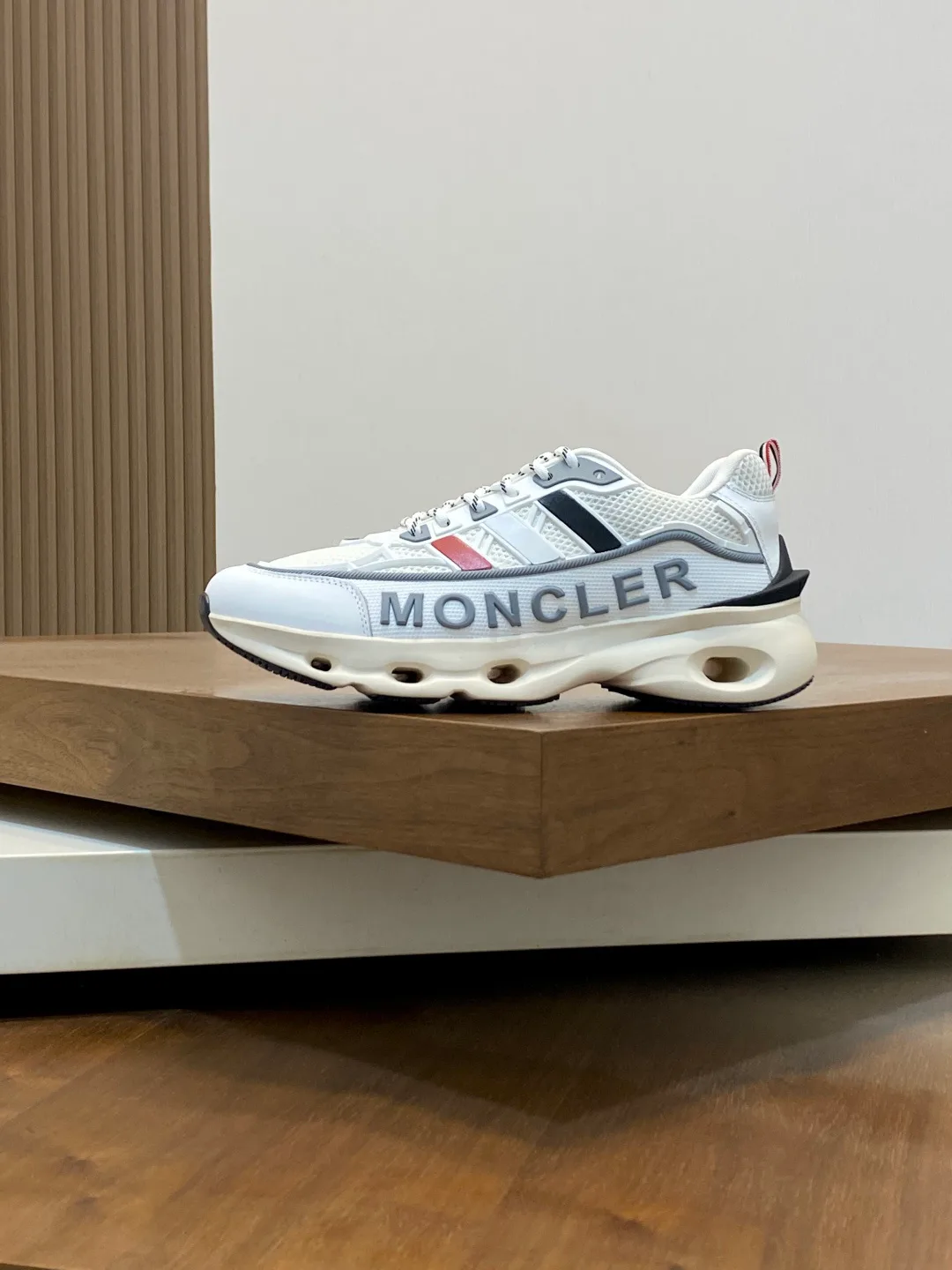 Кроссовки Мужские Moncler 18079001