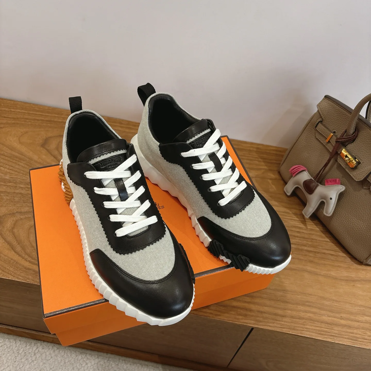 Кроссовки Женские Hermes 18729605
