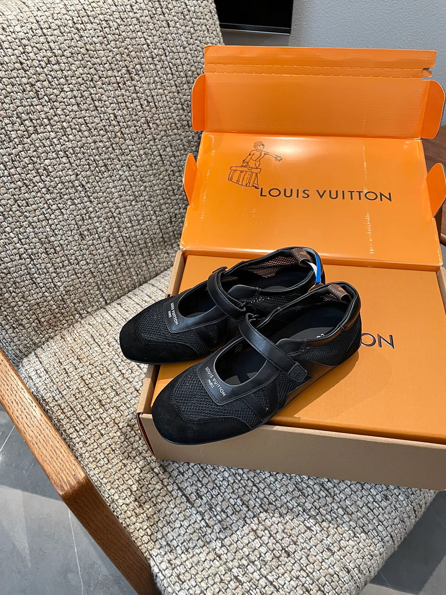 Кроссовки Женские Louis Vuitton 18209167