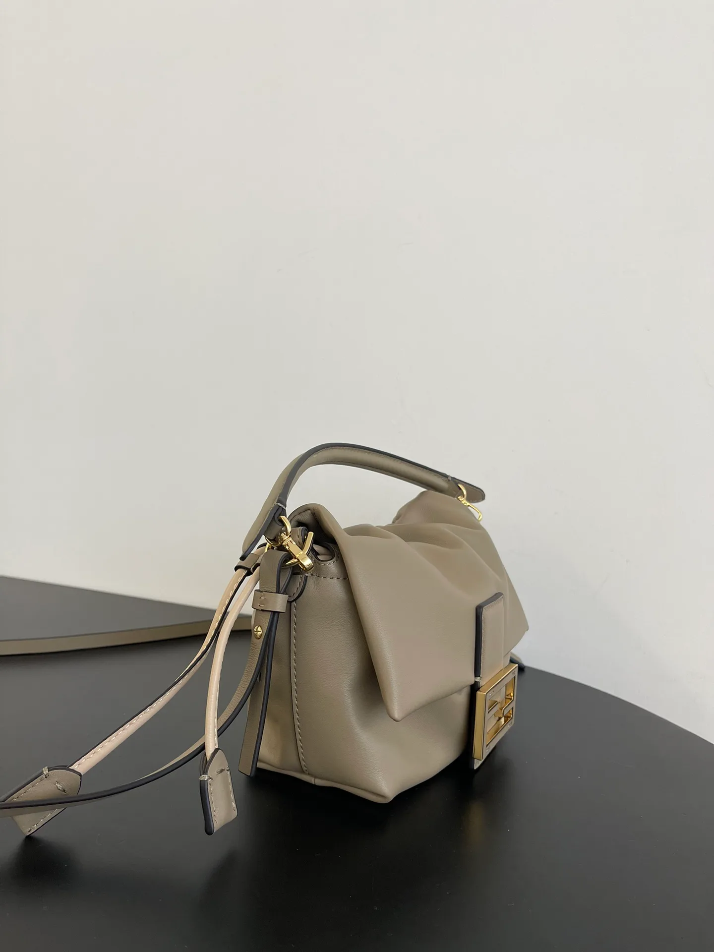 Классические Сумки Женские Fendi 13546207