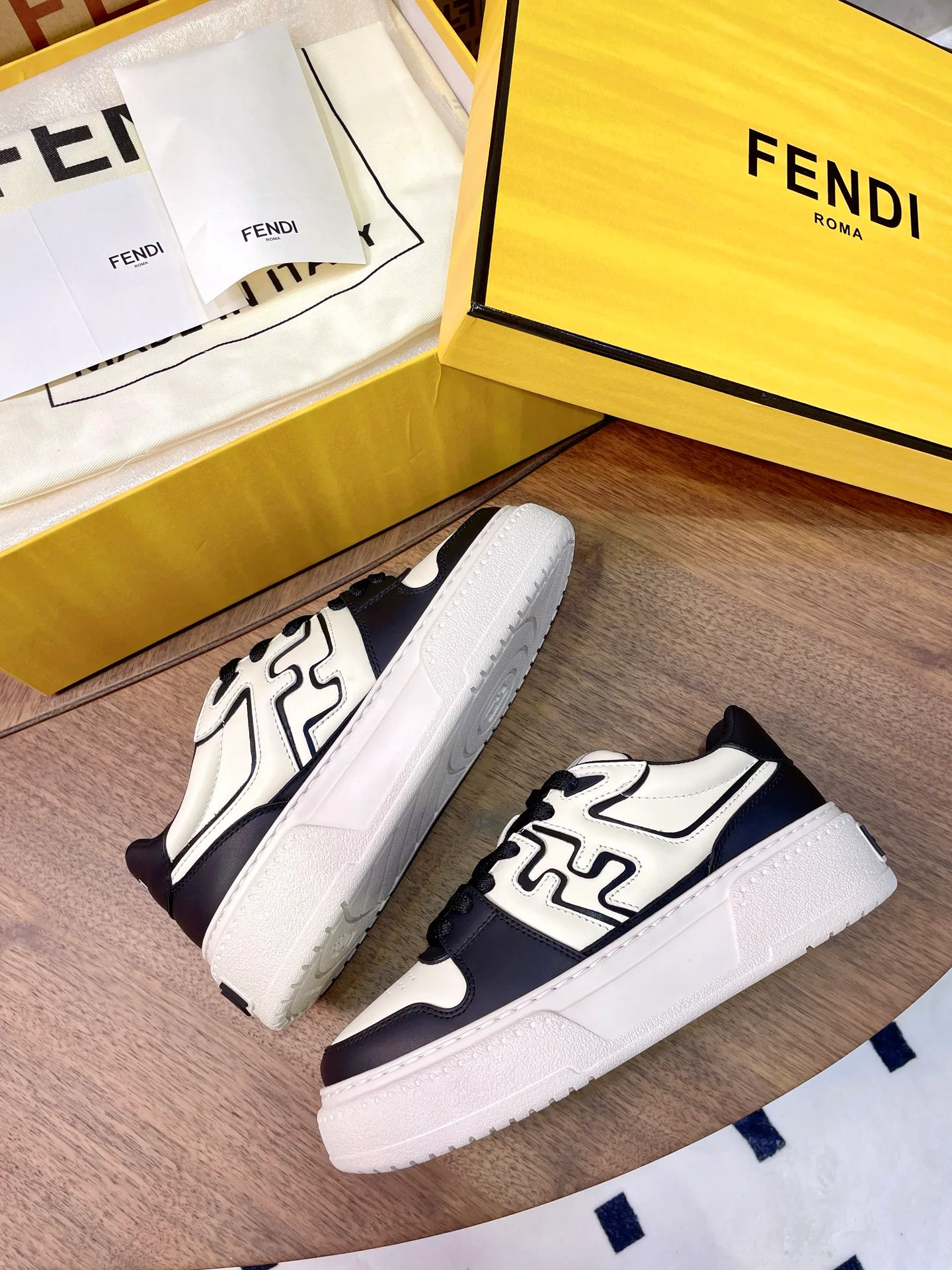 Кроссовки Женские Fendi 17957335