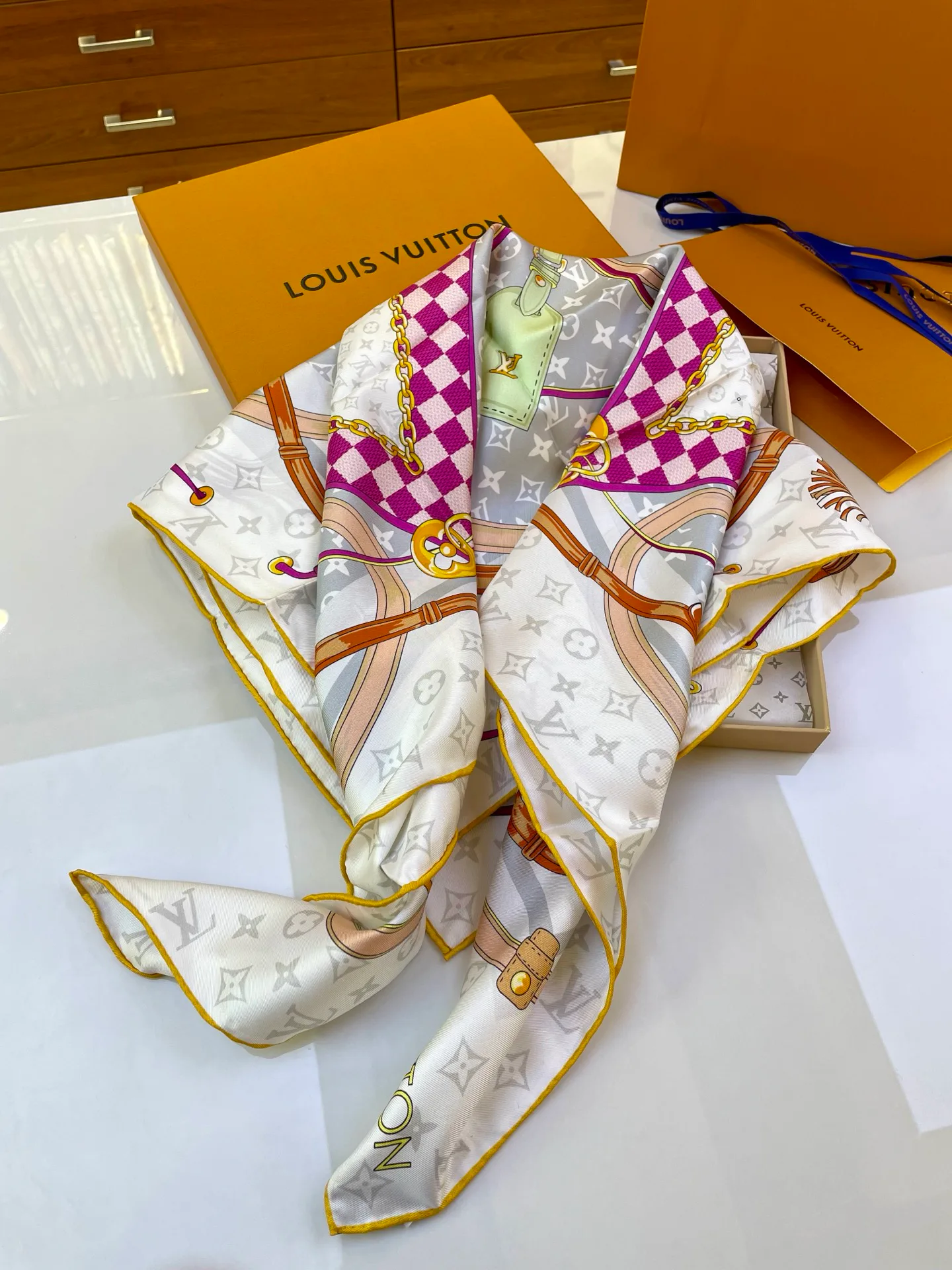 Платки Louis Vuitton 1981404