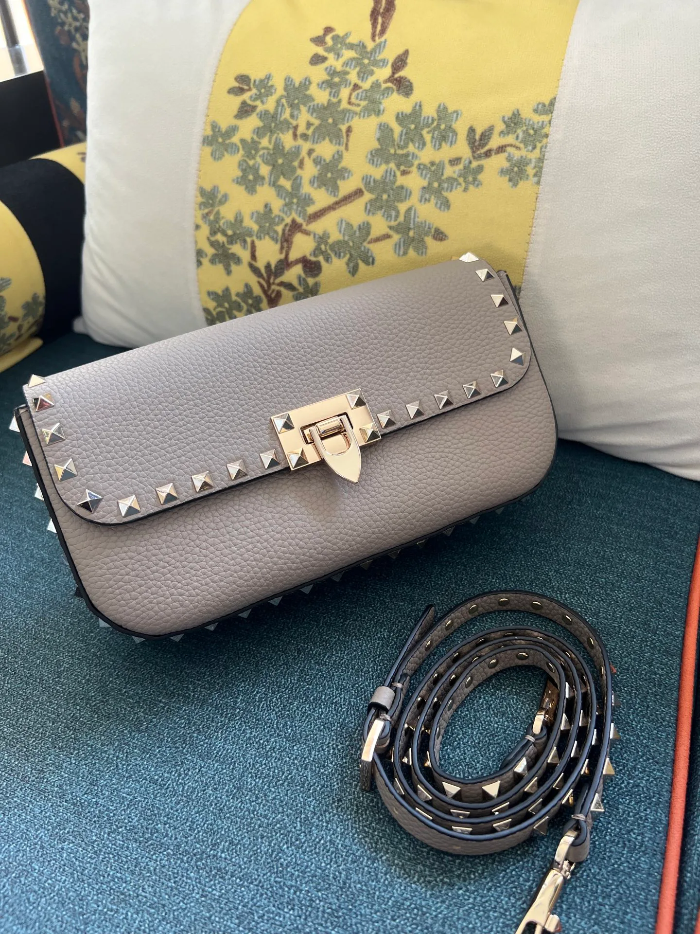 Сумки На Ремне Женские Valentino 8728873