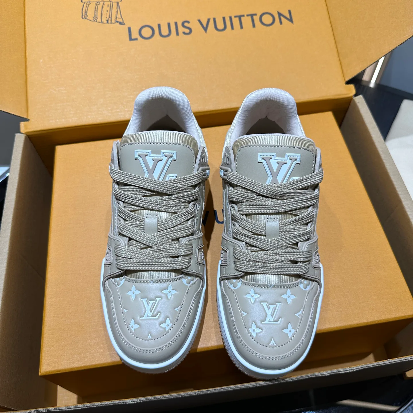 Кроссовки Женские Louis Vuitton 19472591