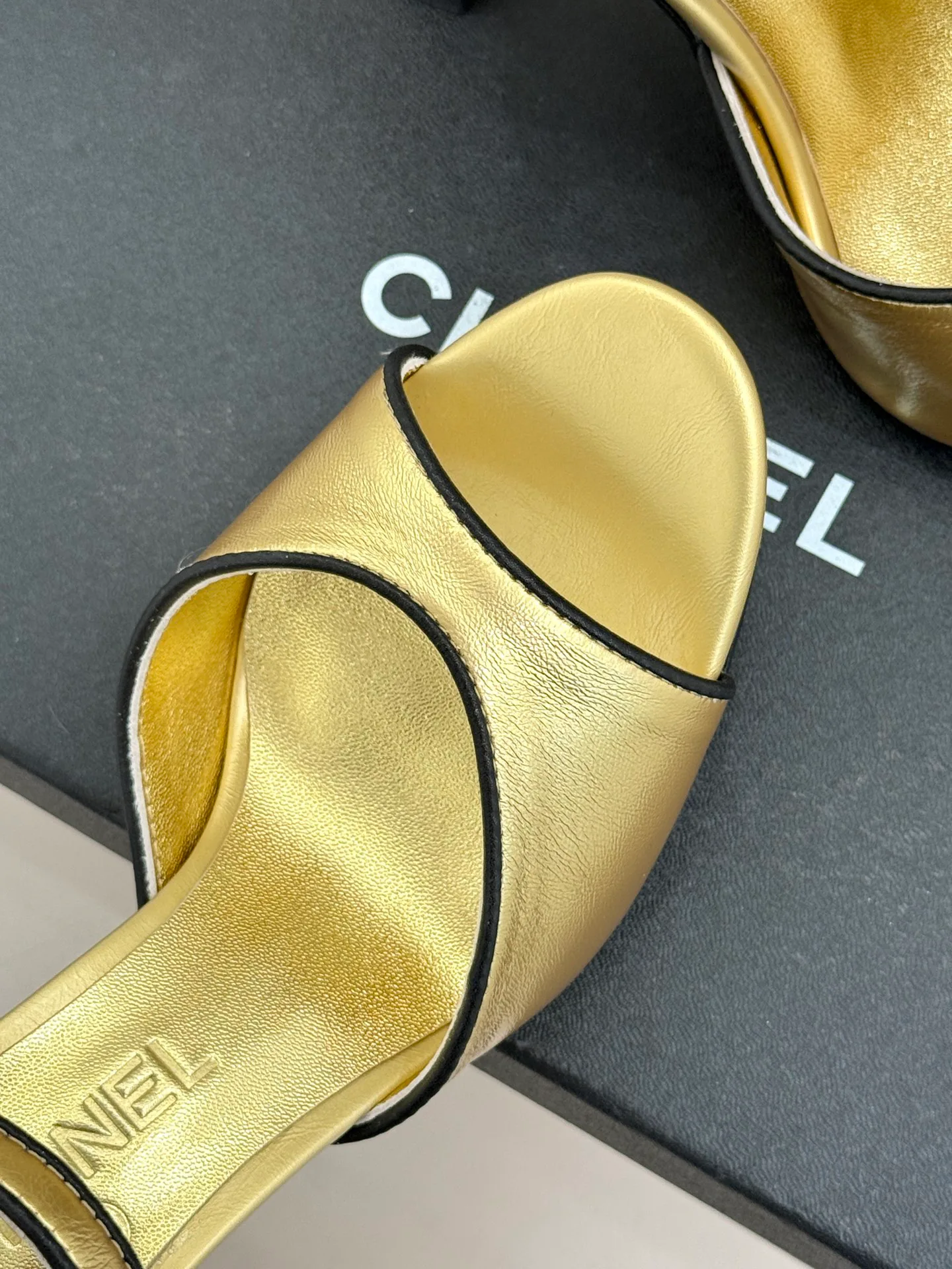 Босоножки Женские Chanel 11642190