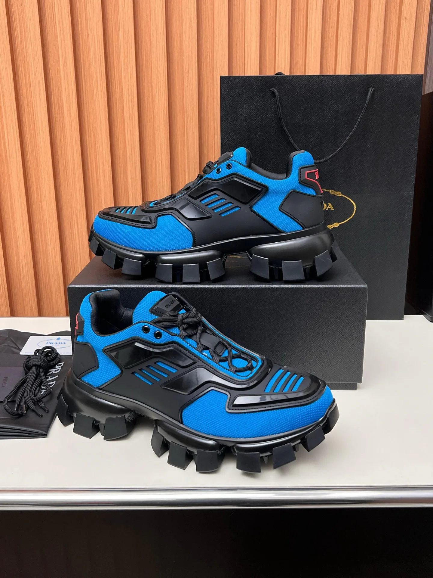 Кроссовки Женские Prada 17955141