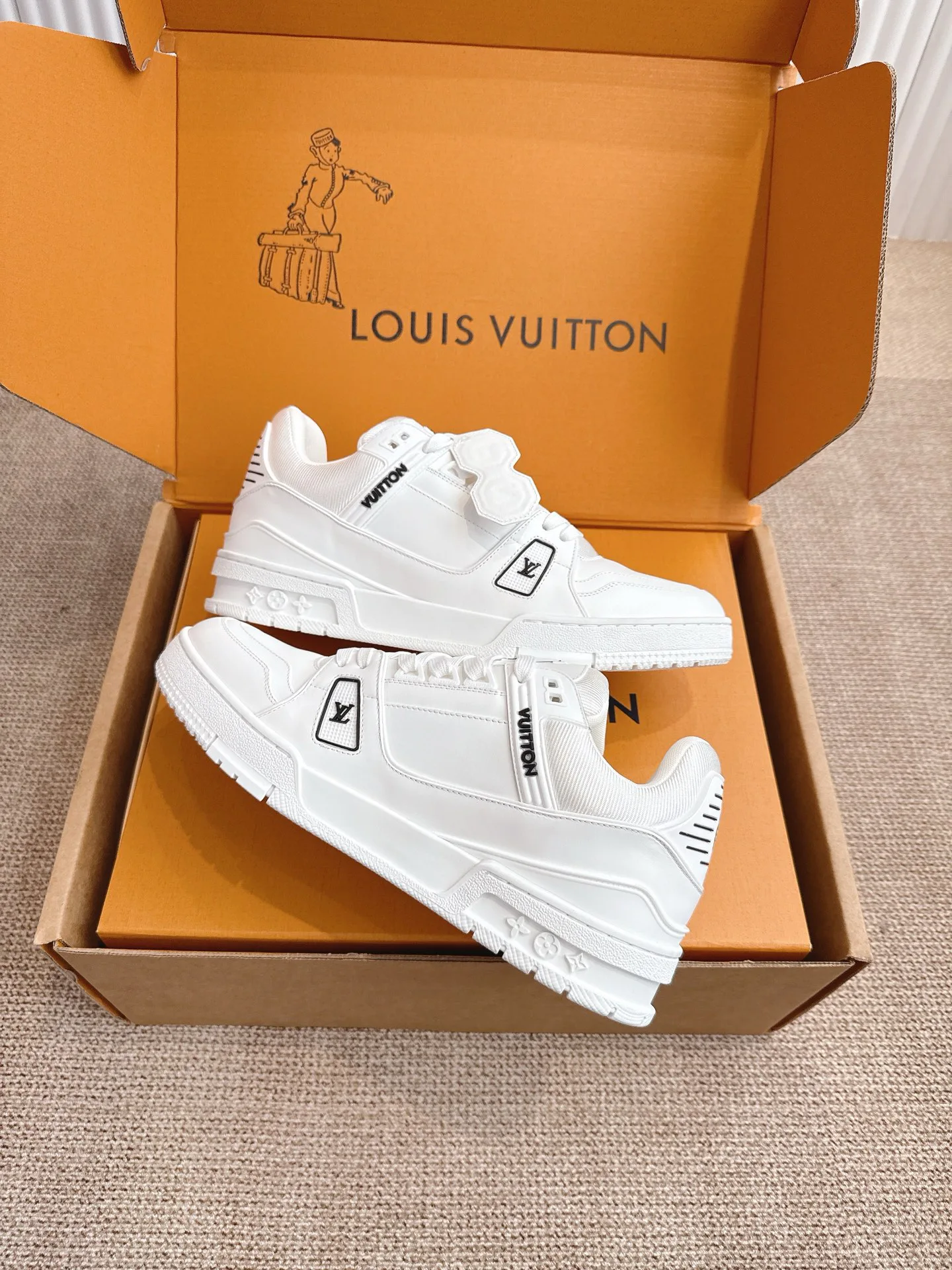 Кроссовки Женские Louis Vuitton 18324748