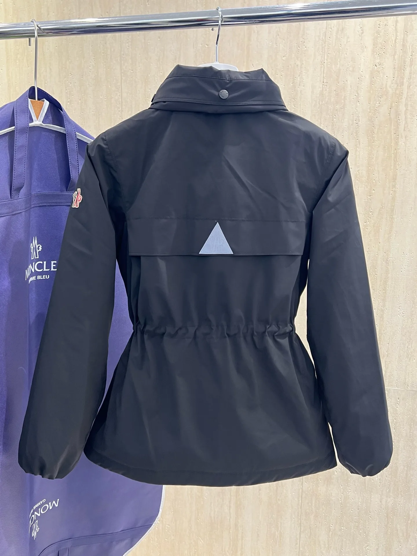 Куртки И Пуховики Женские Moncler 19185581