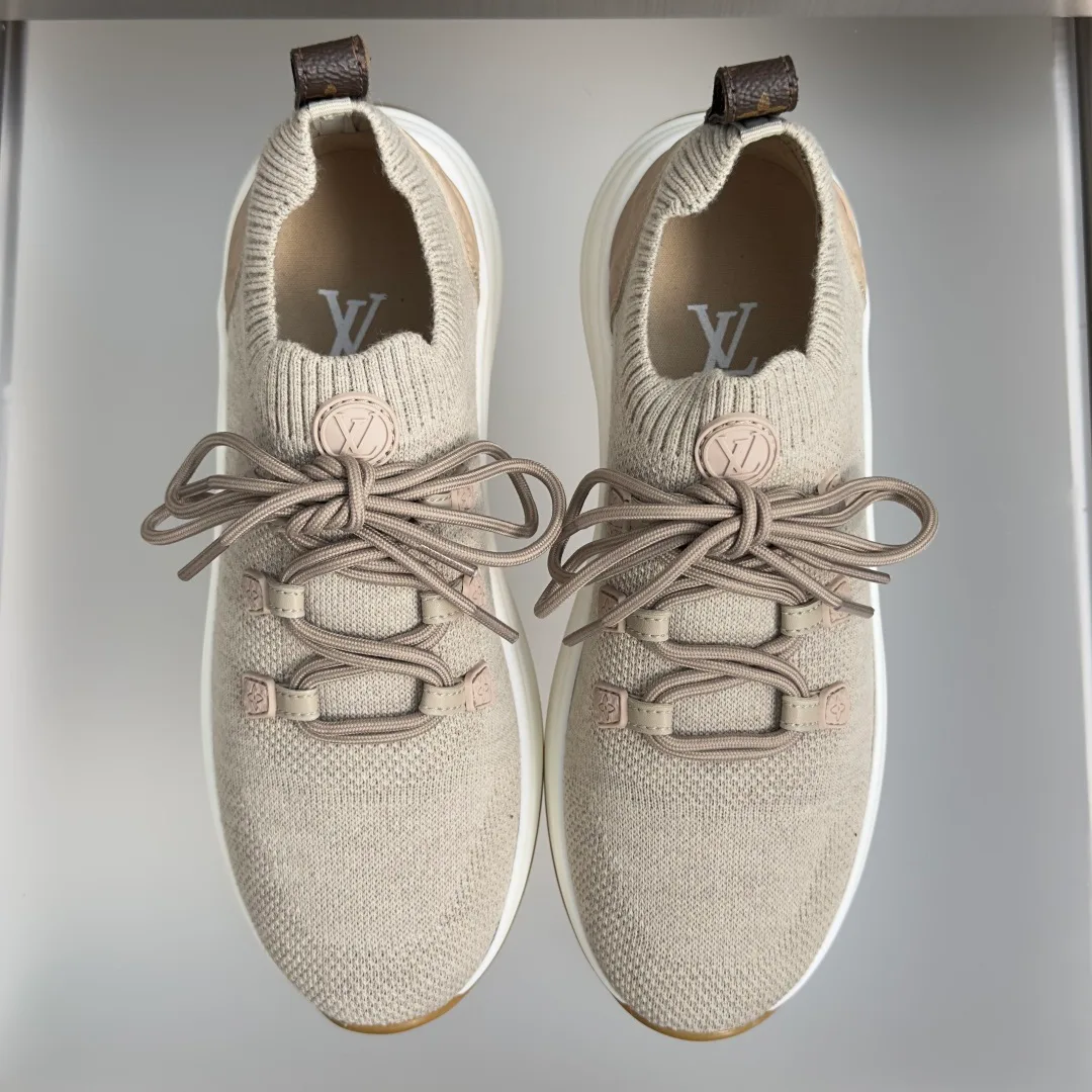 Кроссовки Женские Louis Vuitton 17950536