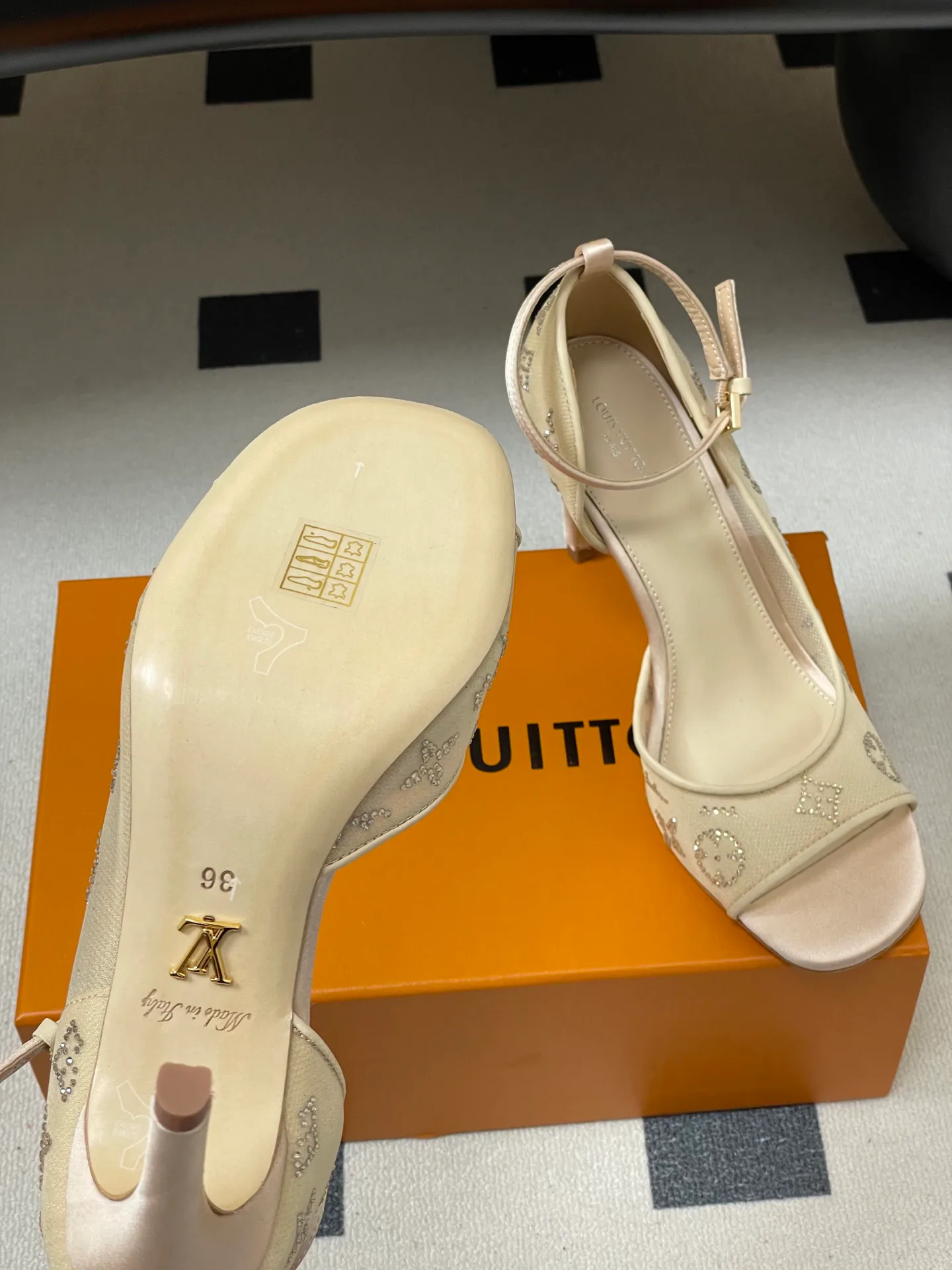 Босоножки Женские Louis Vuitton 11628682