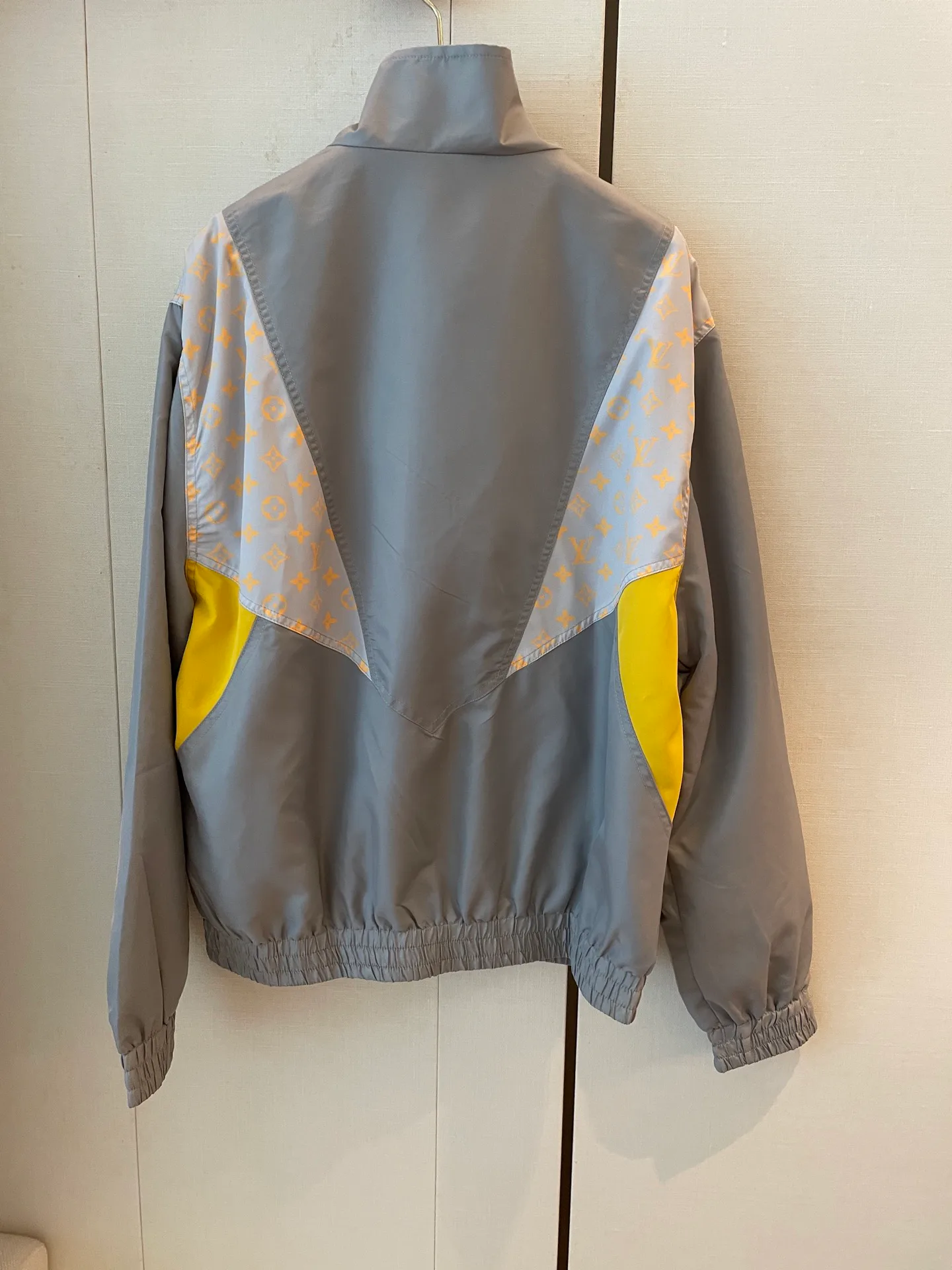 Куртки И Пуховики Женские Louis Vuitton 11466842