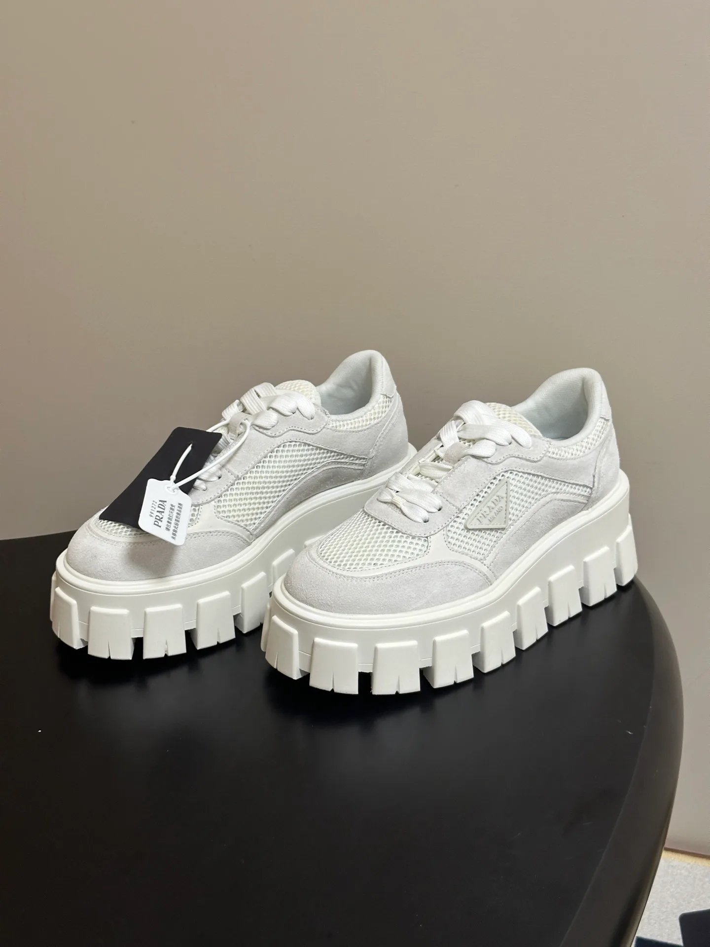 Кроссовки Женские Prada 18049584