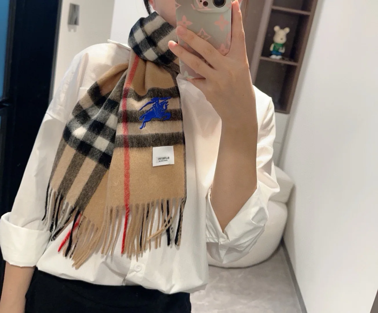 Шарфы Burberry 18449891