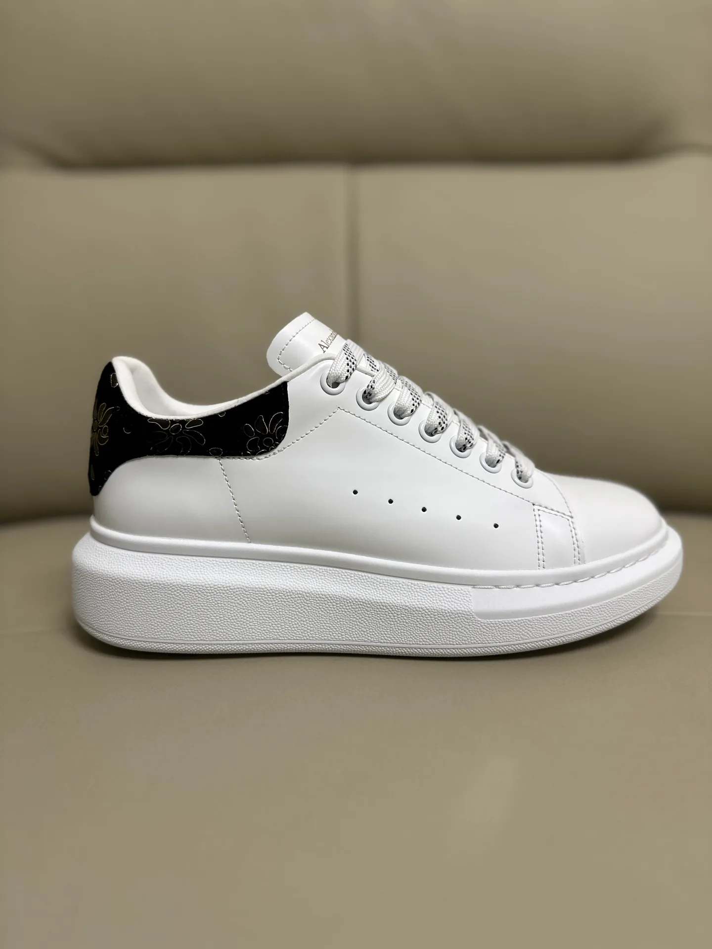 Кроссовки Женские Alexander Mcqueen 18616713