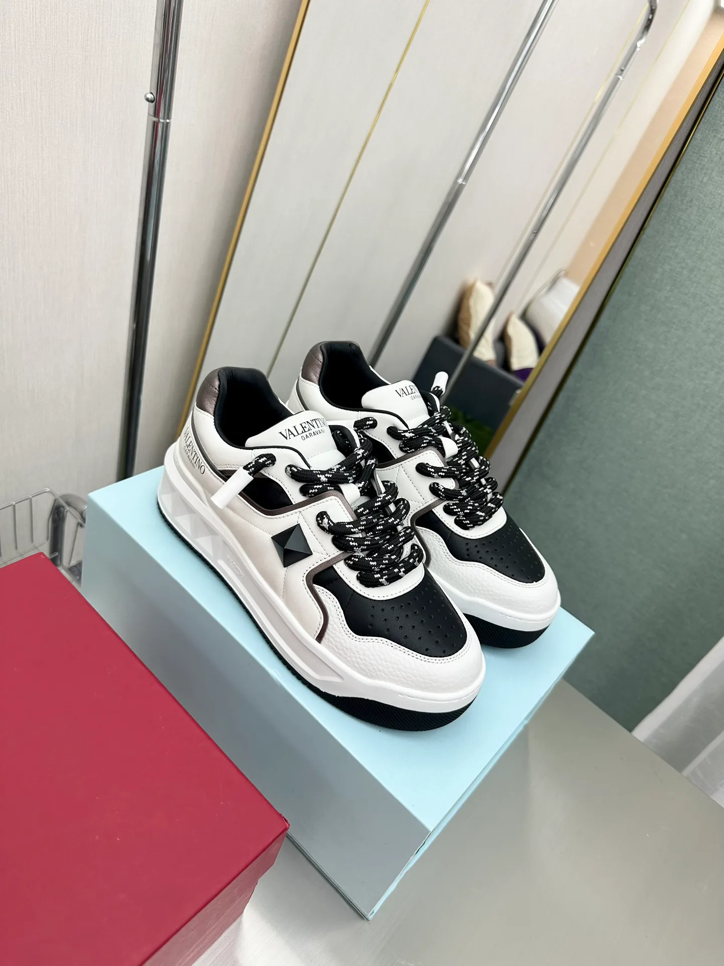 Кроссовки Женские Valentino 17955024