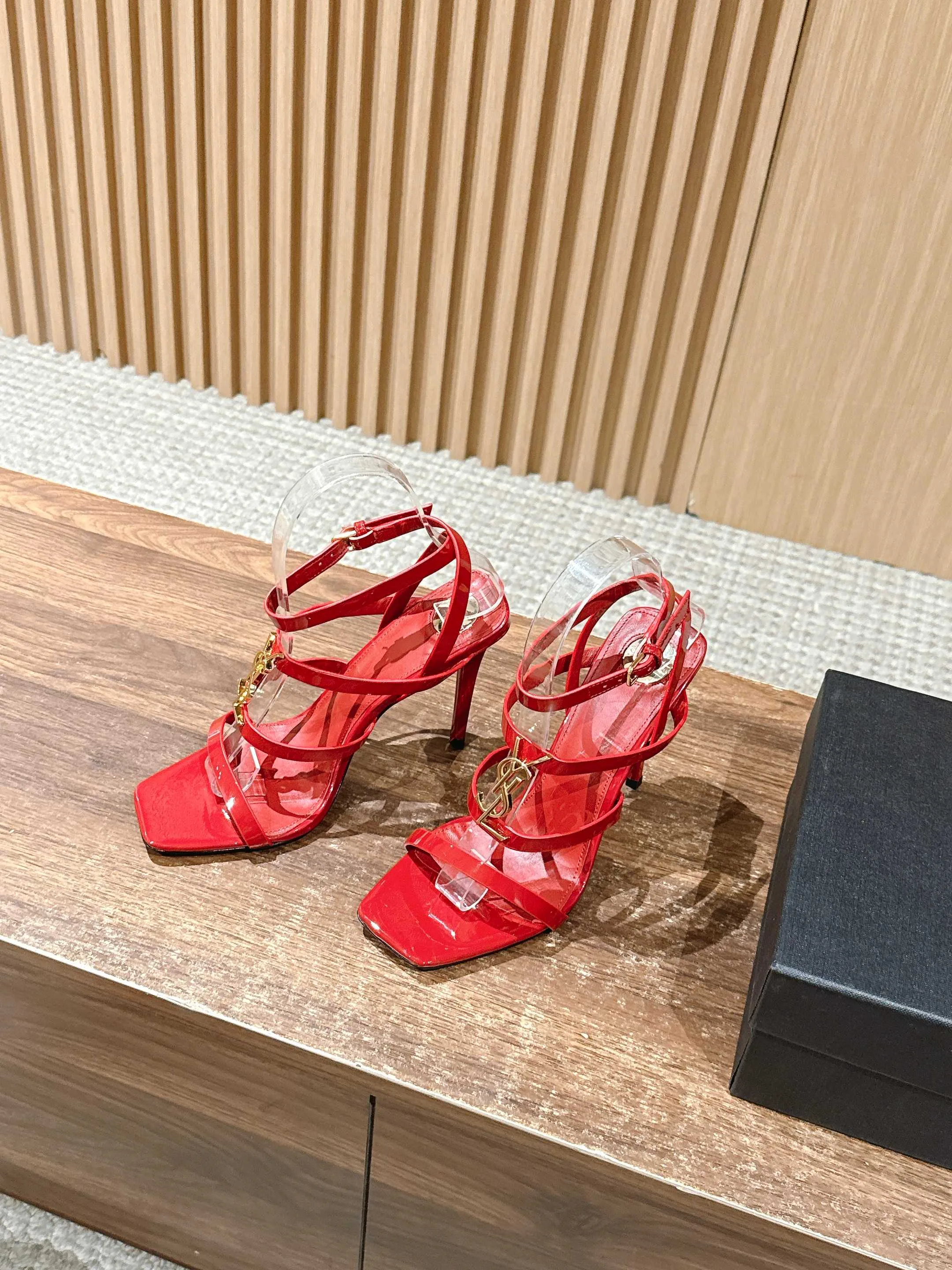 Босоножки Женские Saint Laurent 54874