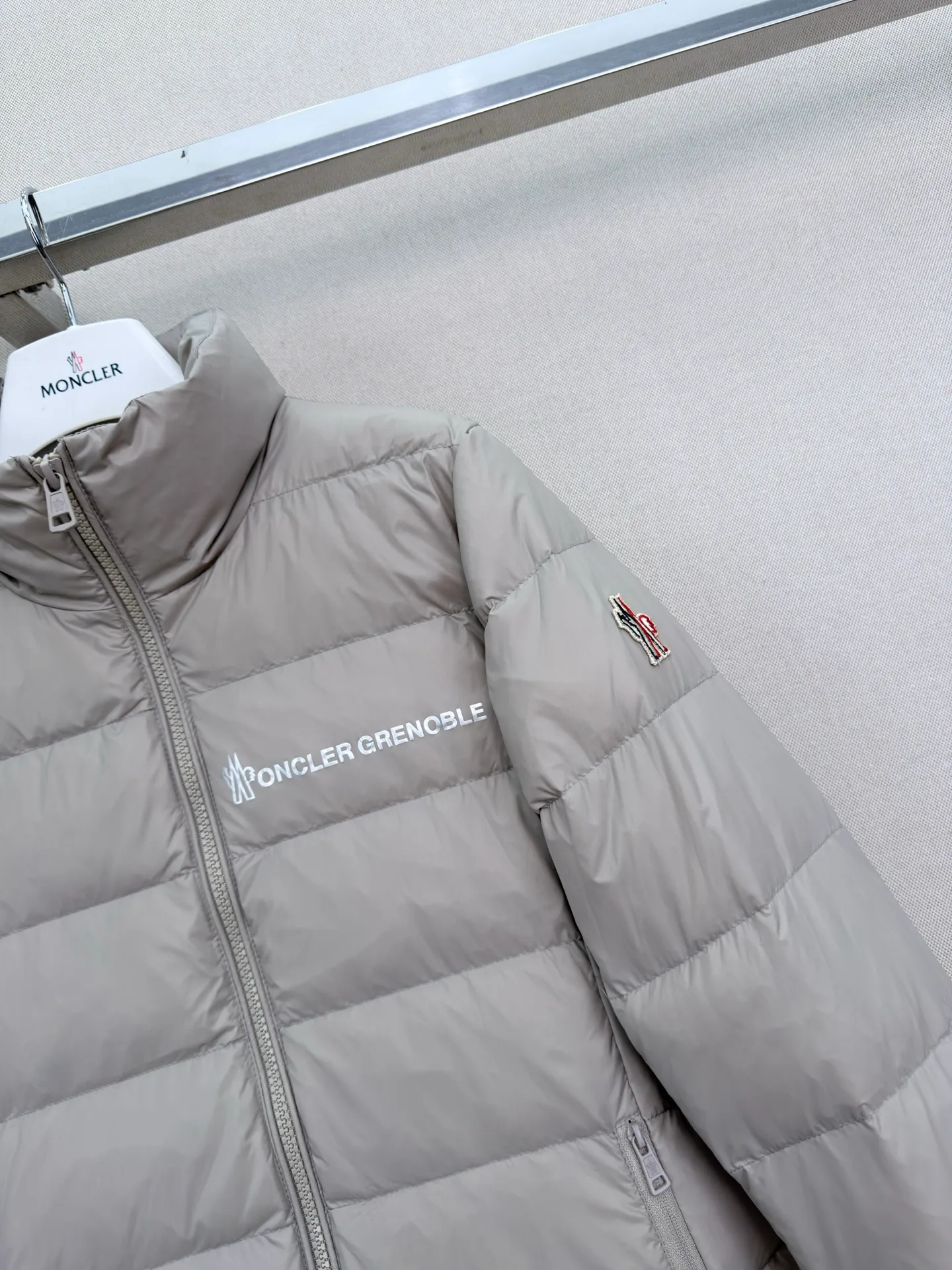 Куртки И Пуховики Женские Moncler 18501654