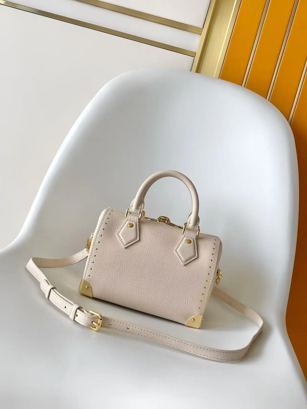 Классические Сумки Женские Louis Vuitton 17813550